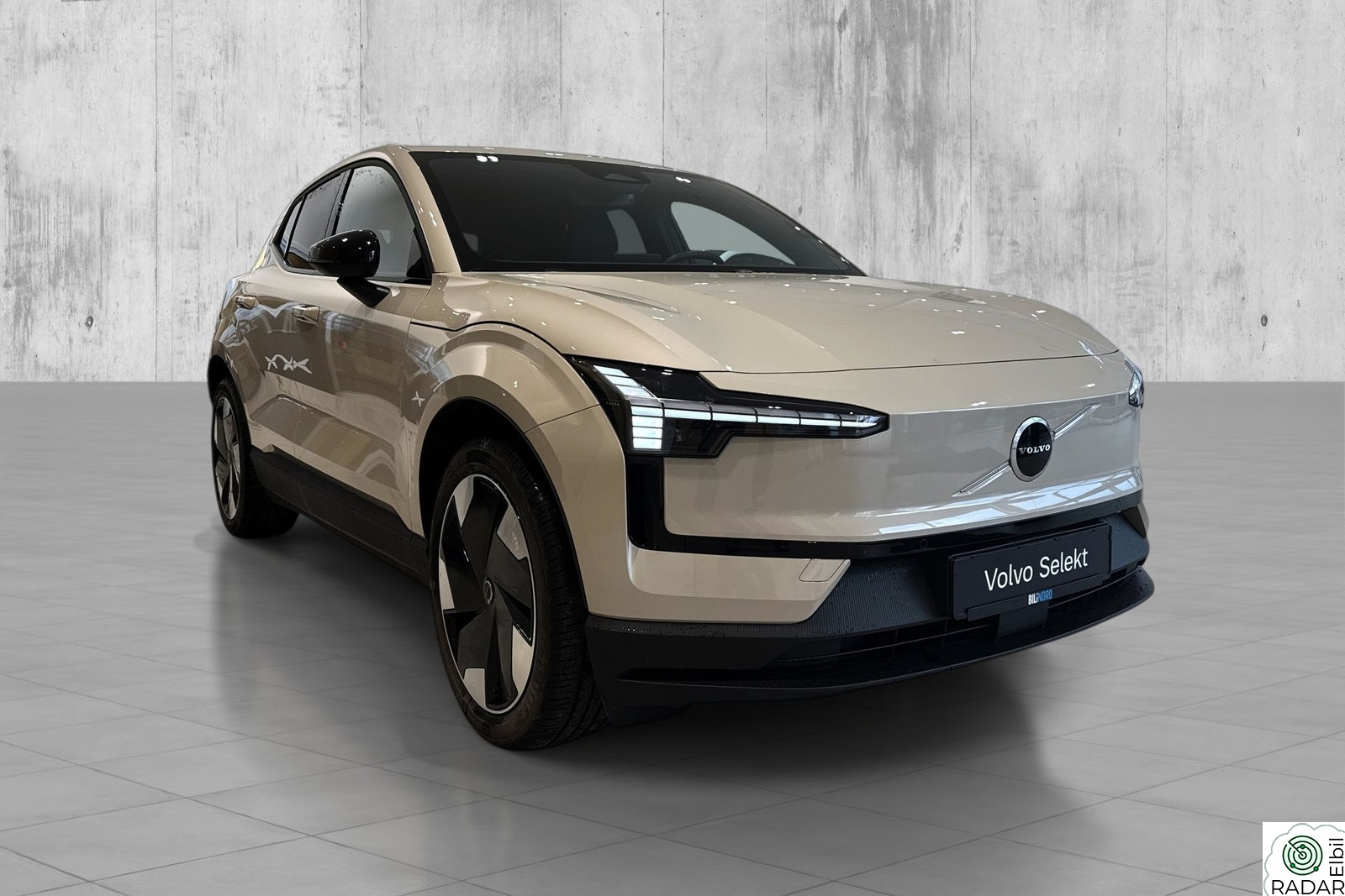 VOLVO EX30 Plus Twin Performance AWD