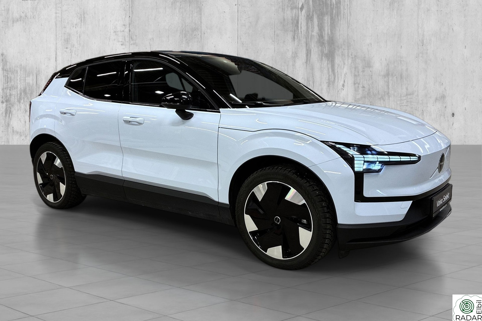 VOLVO EX30 Twin Motor Performance - Plus - Hengerfeste