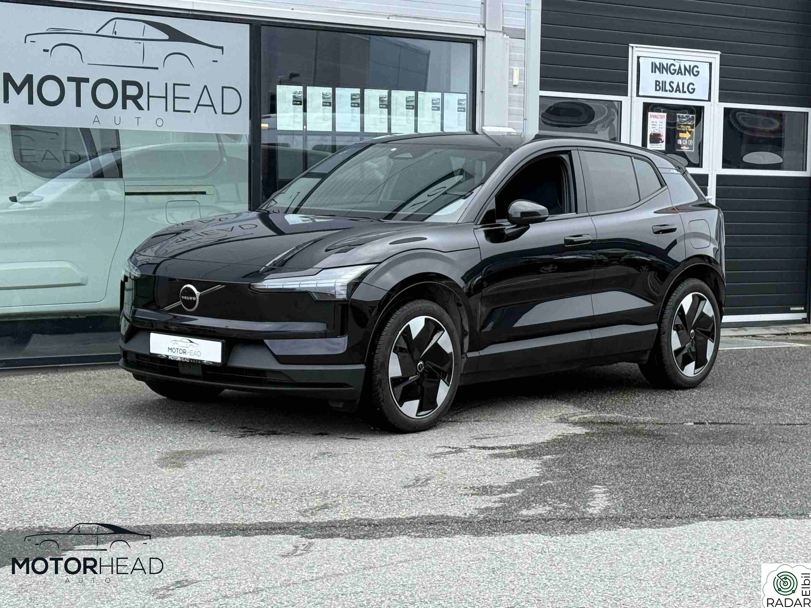 VOLVO EX30 Extended Range Plus, ACC, Navi, Krok, Harman Kardon