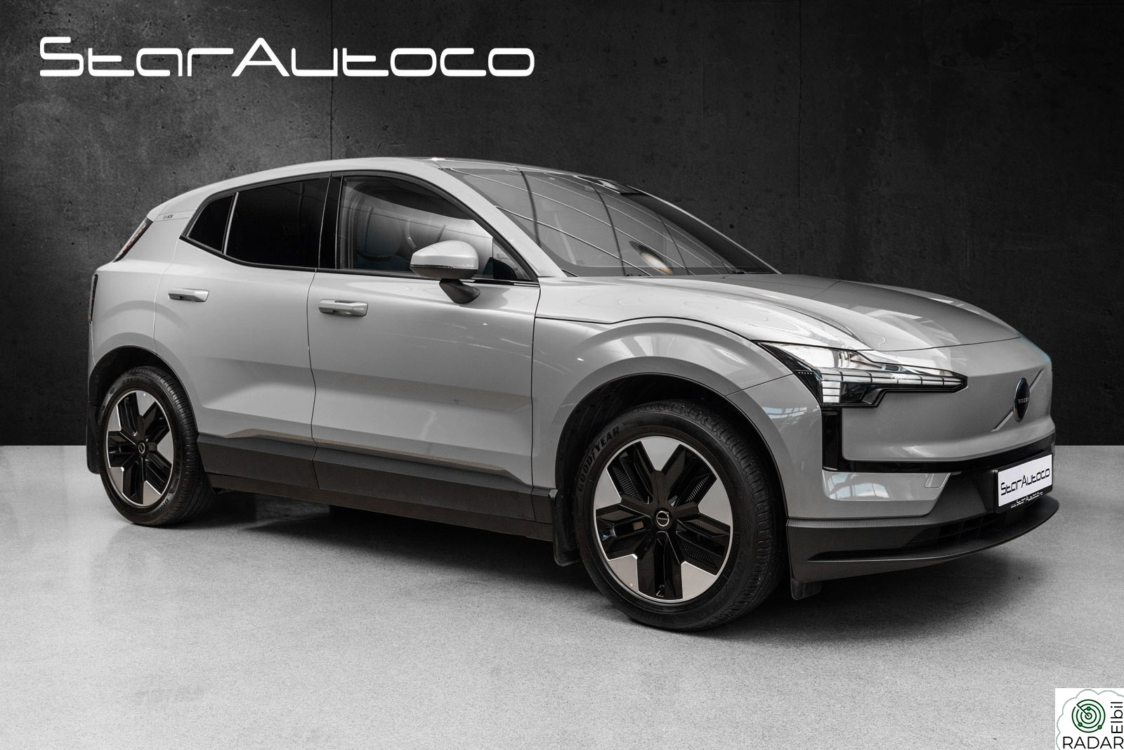 VOLVO EX30 Extended Range RWD Core/ACC/CarPlay/R.kam/BLIS/++