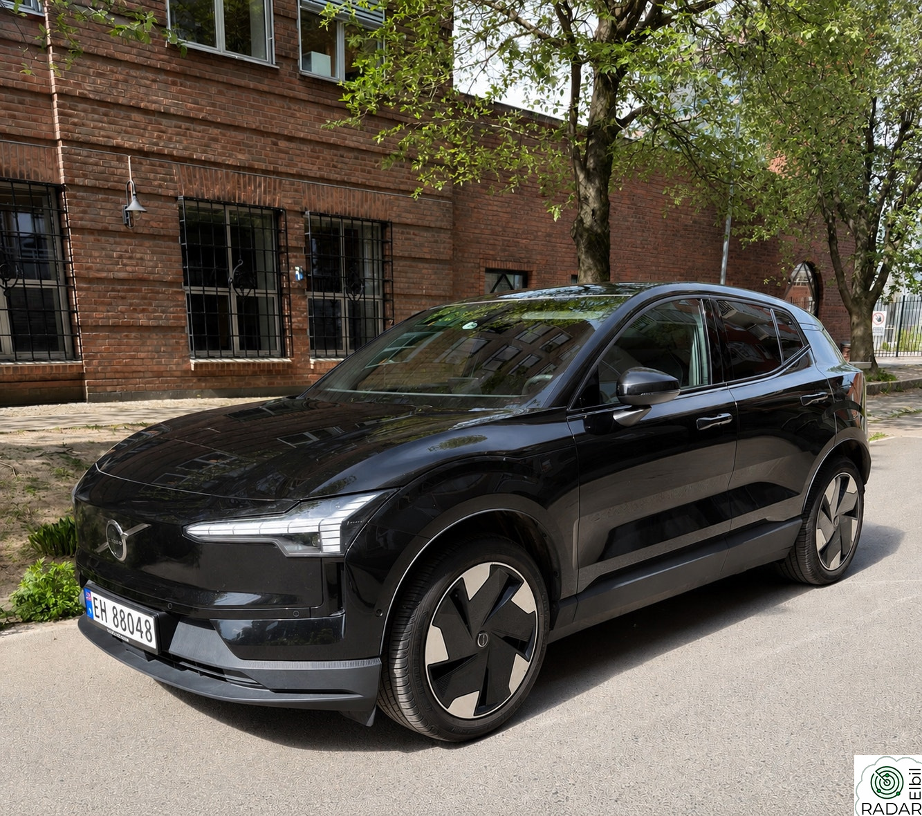 VOLVO EX30 ULTRA - TOPPUTSYRT - ExtRange - Panorama - 360° - krok