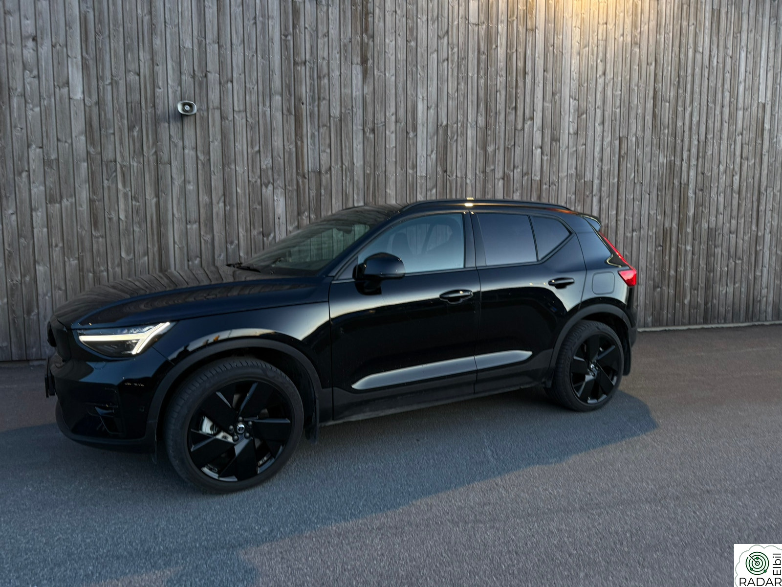 VOLVO EX40 Twin 442hk Black Edition, lakkbehandlet, hengerfeste