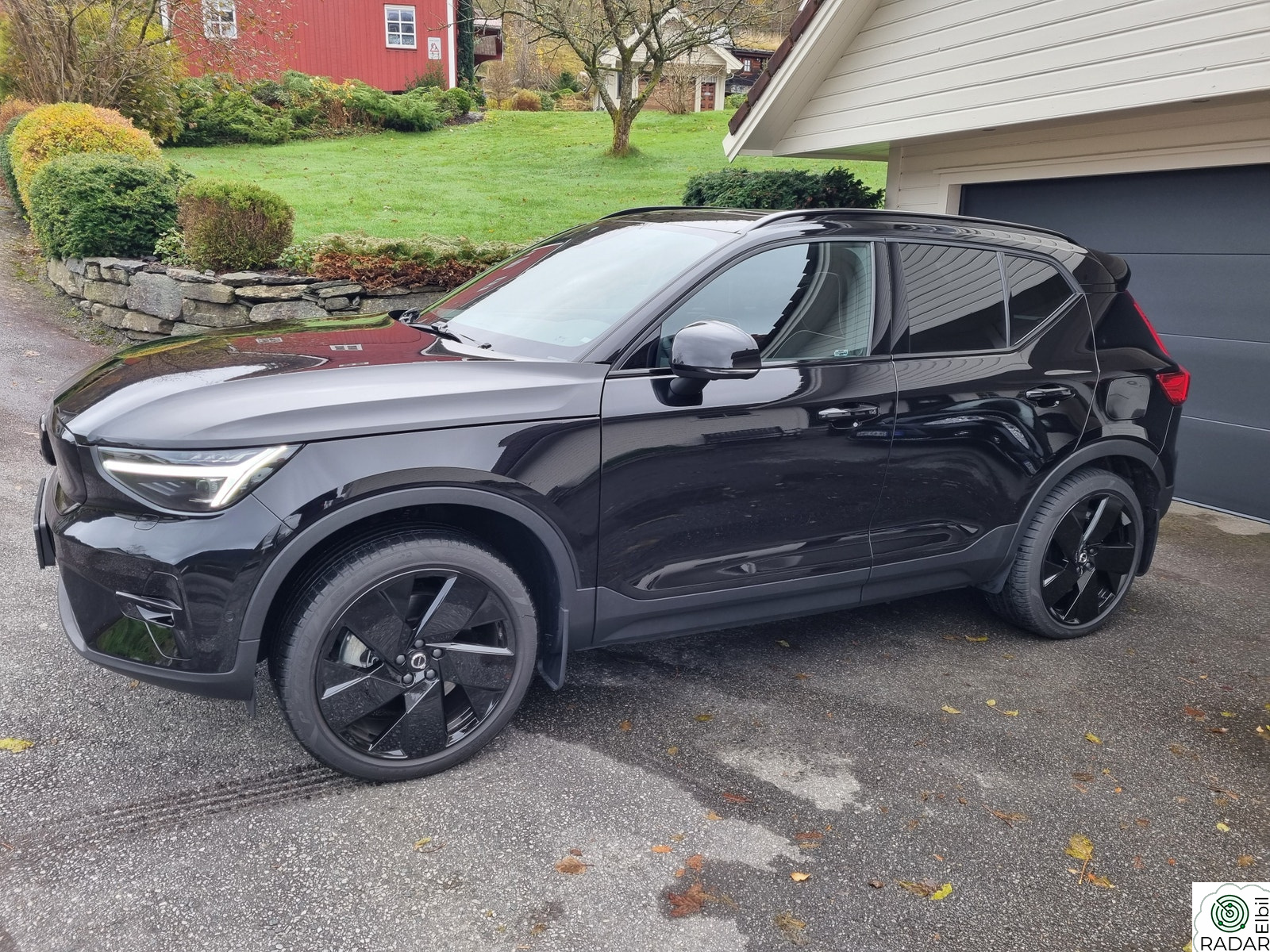 VOLVO EX40 Twin 408hk AWD Ultra Black Edition. Topp utstyrt!