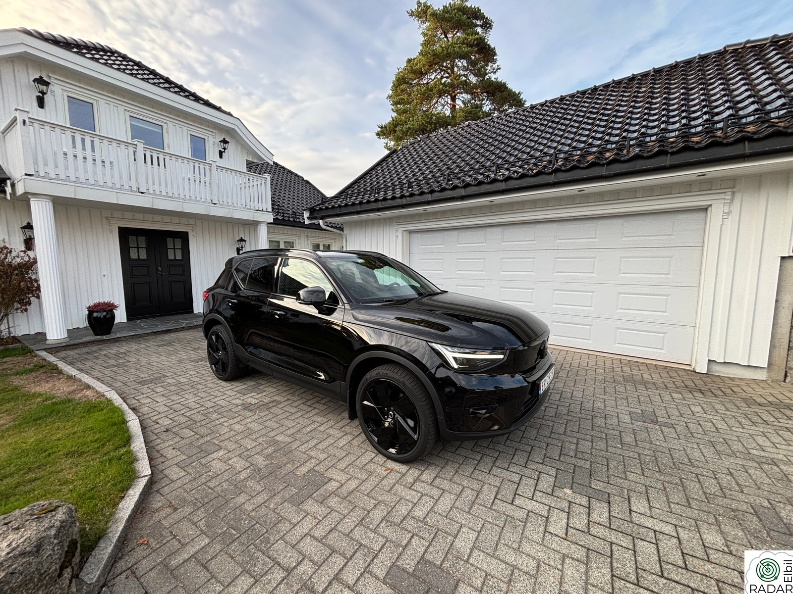 VOLVO EX40 Twin 442hk Performance AWD Ultra Black Premium  Ed