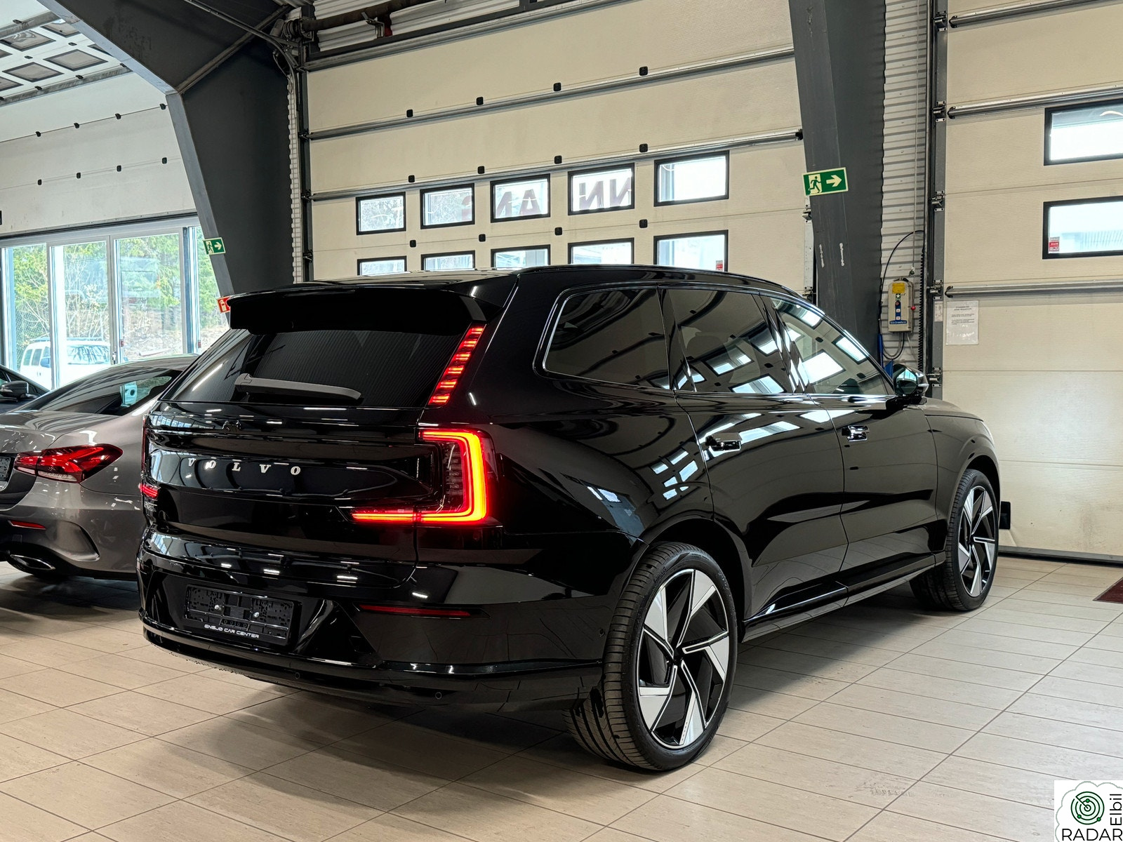 VOLVO EX90 Ultra 408hk AWD,Bowers & Wilkins,Pano,7 seter,22"+21"