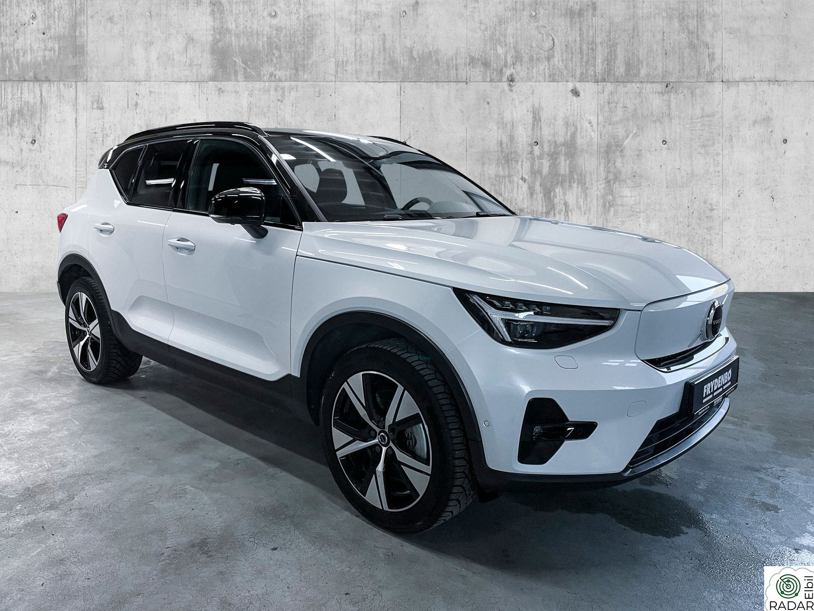 VOLVO XC40 Recharge Twin Ultimate KROK|PANO|360|H&K|TONEDE