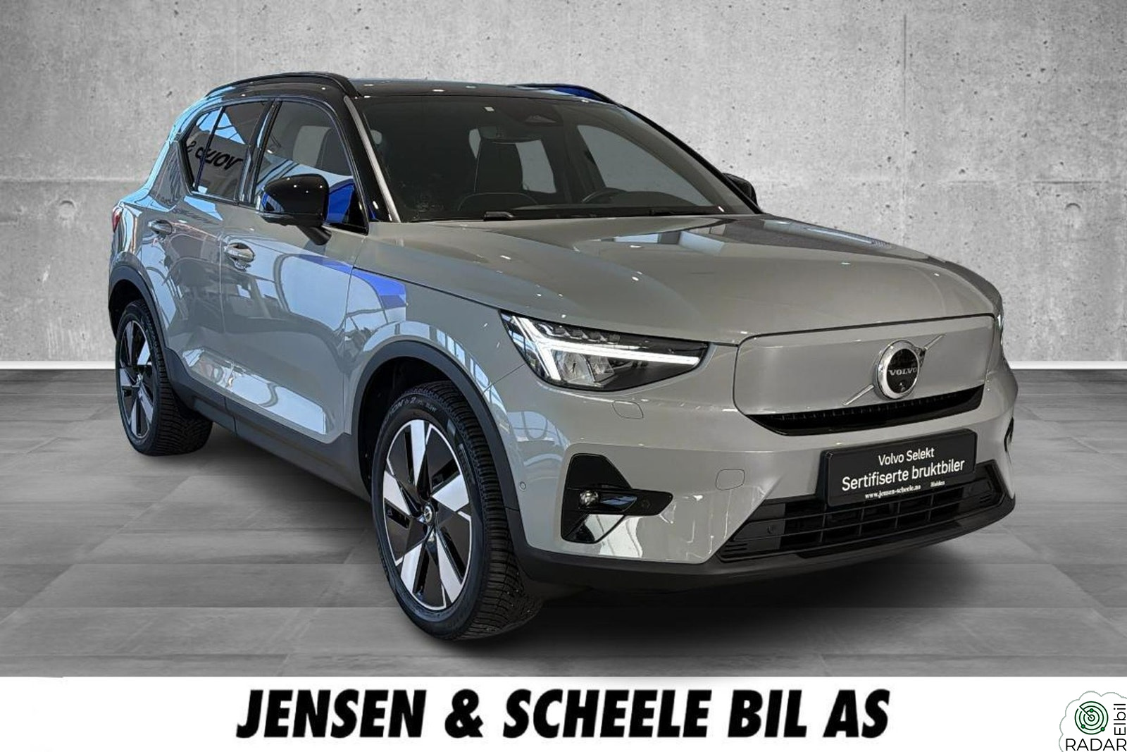 VOLVO XC40 Ultimate- H&K, Krok, Panorama, 360°, Keyless, Memory