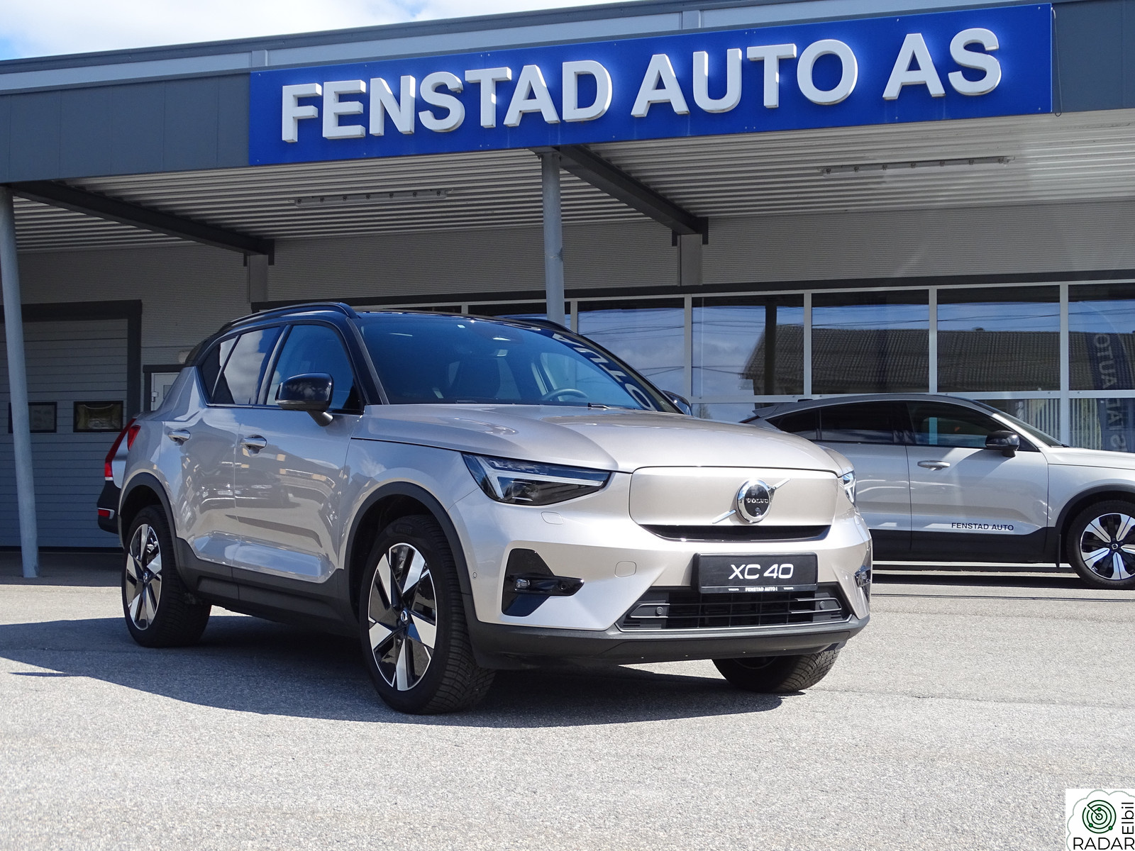VOLVO XC40 Recharge Twin 408hk AWD Ultimate Pixel H feste 360 H&K