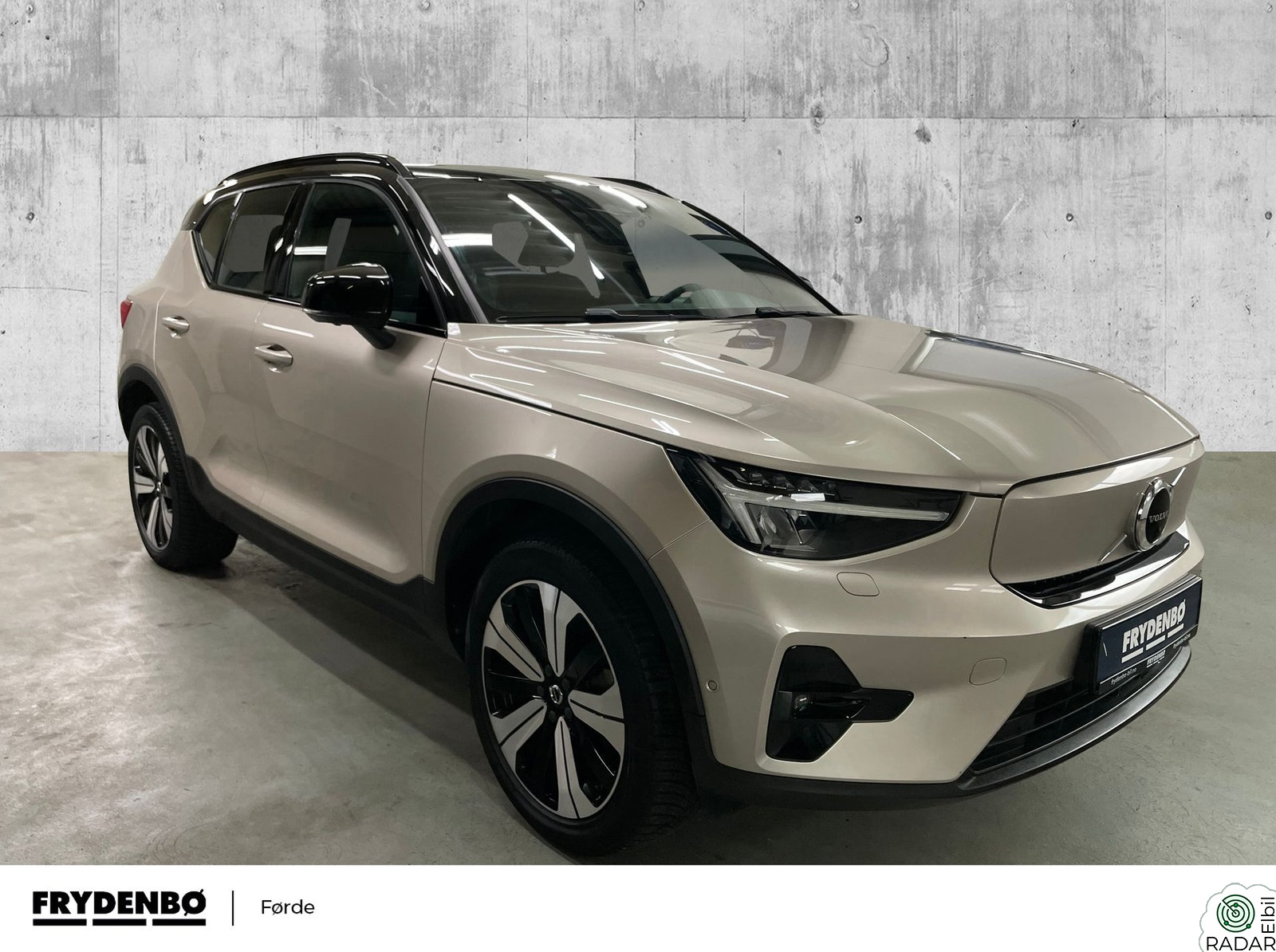 VOLVO XC40 Recharge Twin Ultimate KROK|PANO|360|H&K