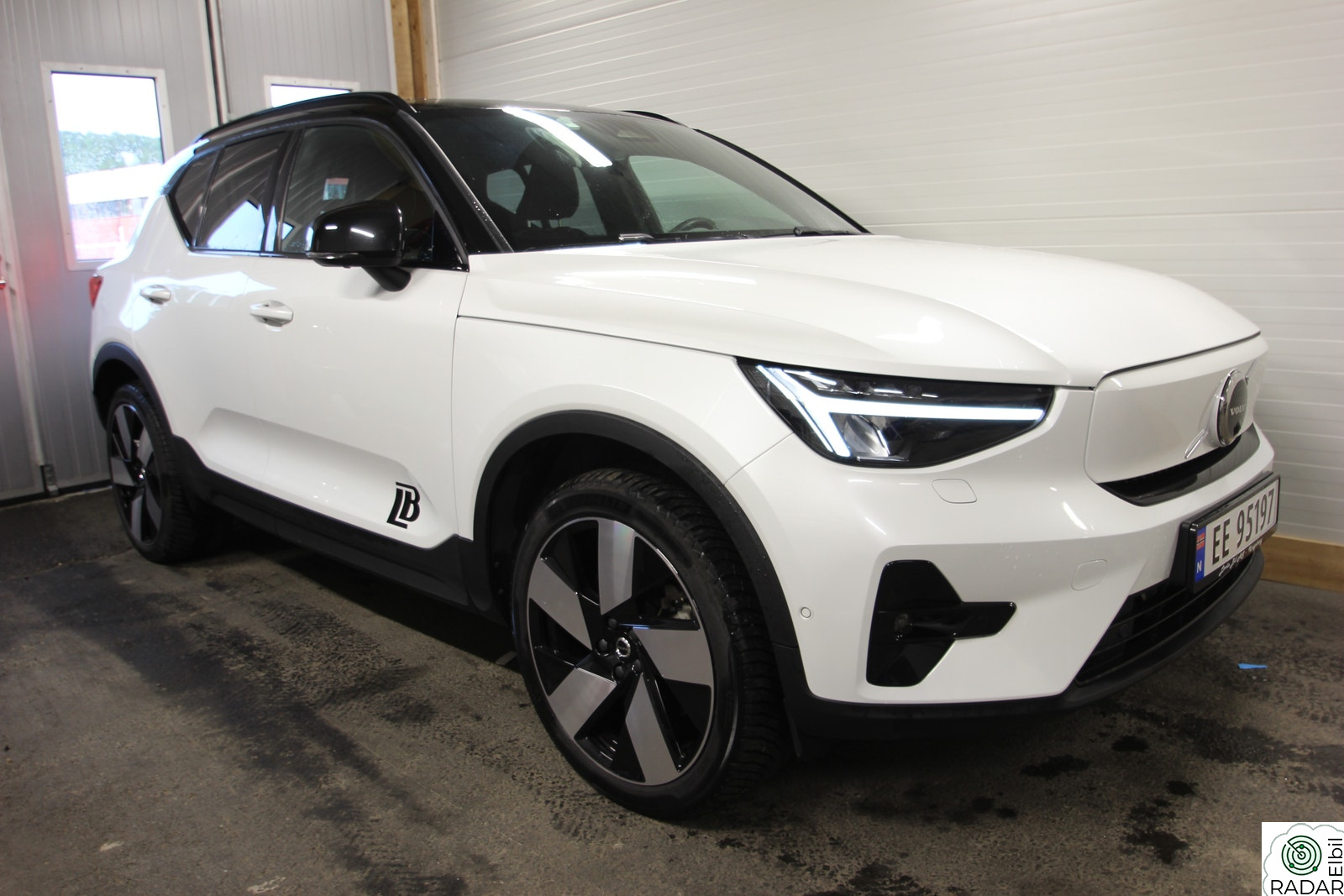 VOLVO XC40 PRO Electric/408HK/4x4/Panorama/360 Kam/H&K/H.feste/20"
