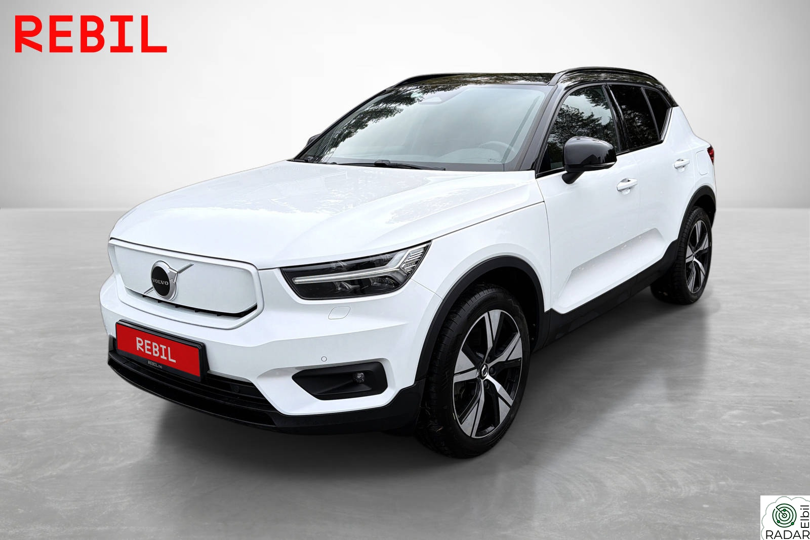 VOLVO XC40 P8/R-Design/AWD/Krok/R.Kamera/HK/V.pumpe/Volvo Selekt