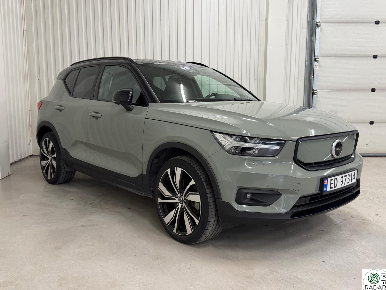 VOLVO XC40 Recharge P8 AWD Pano ACC H&K Rattvarme Krok NyEU+