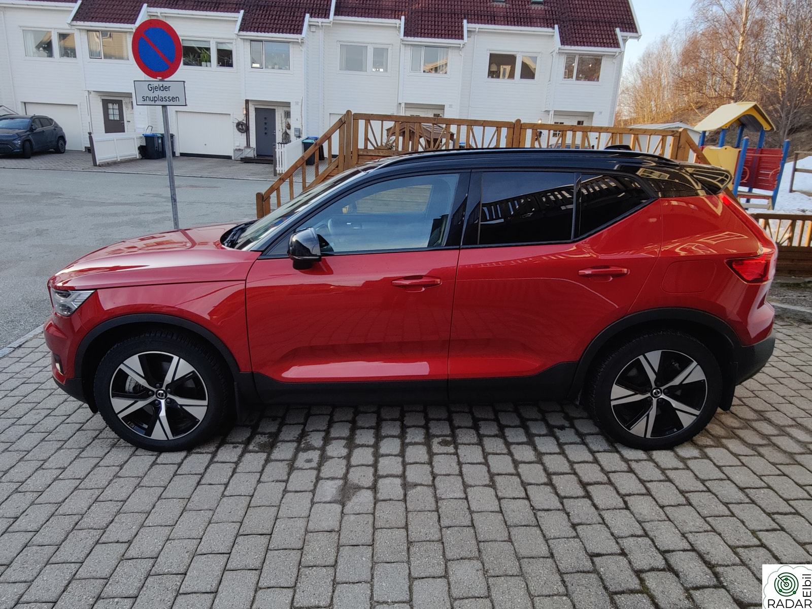 VOLVO XC40 P8