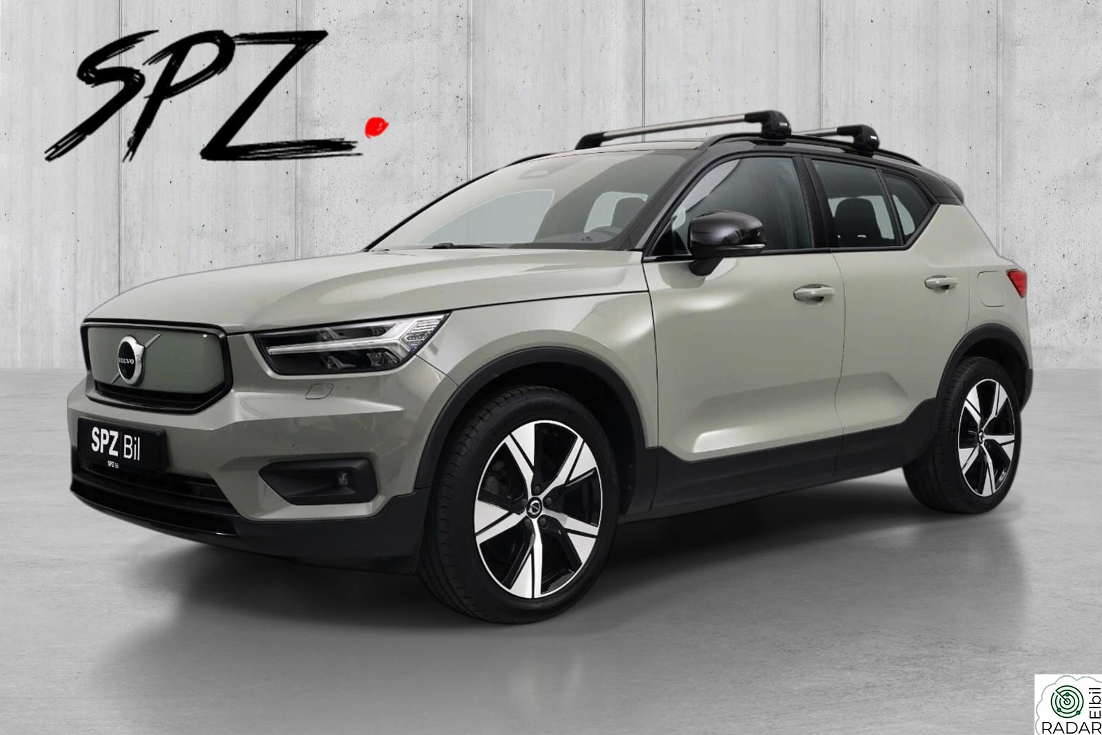 VOLVO XC40 P8 AWD KROK PANO H KARDON KEYLESS KAMERA ACC