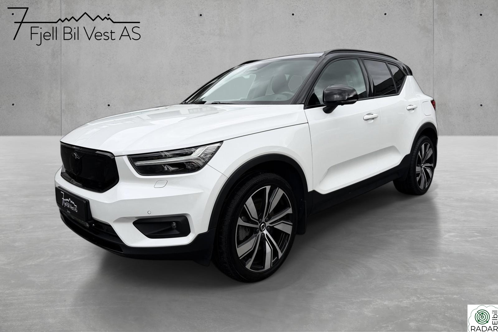 VOLVO XC40 Recharge P8 AWD Skinn Harman Krok 360kam ACC Ekstralys