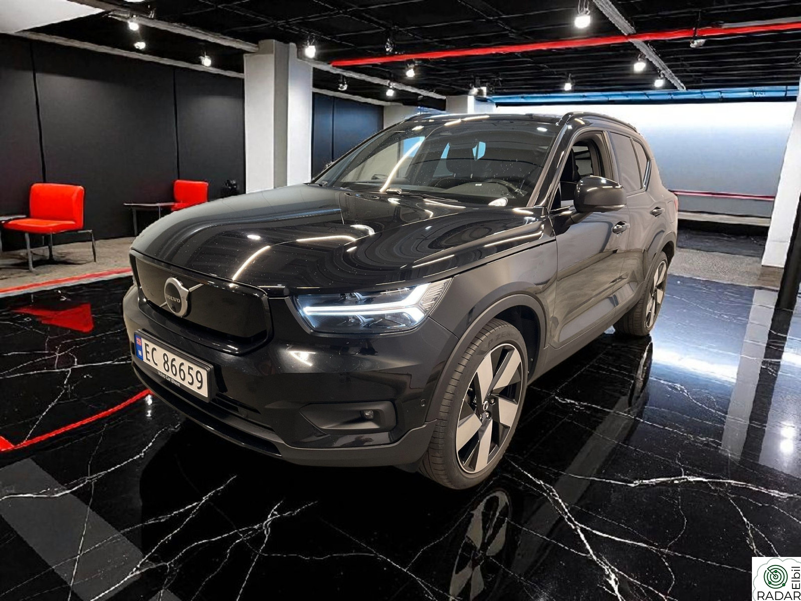 VOLVO XC40 RECHARGE P8 AWD+KROK+SKINN+H&K+PANORAMA+360 KAMERA