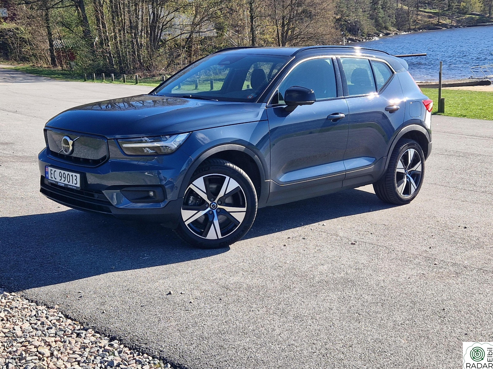 VOLVO XC40 Recharge Twin Pro KROK|360|H&K|