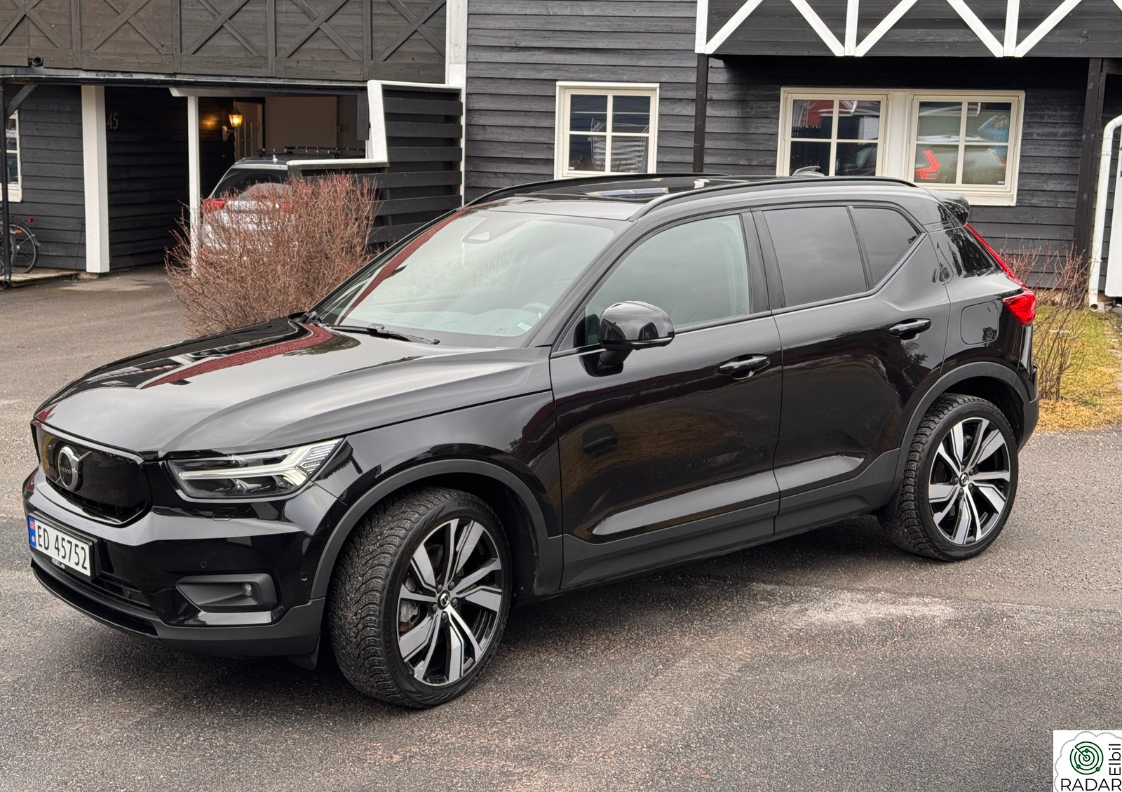 VOLVO XC40 Recharge Twin 408 hk AWD Pro|Selekt garanti|Pano|360