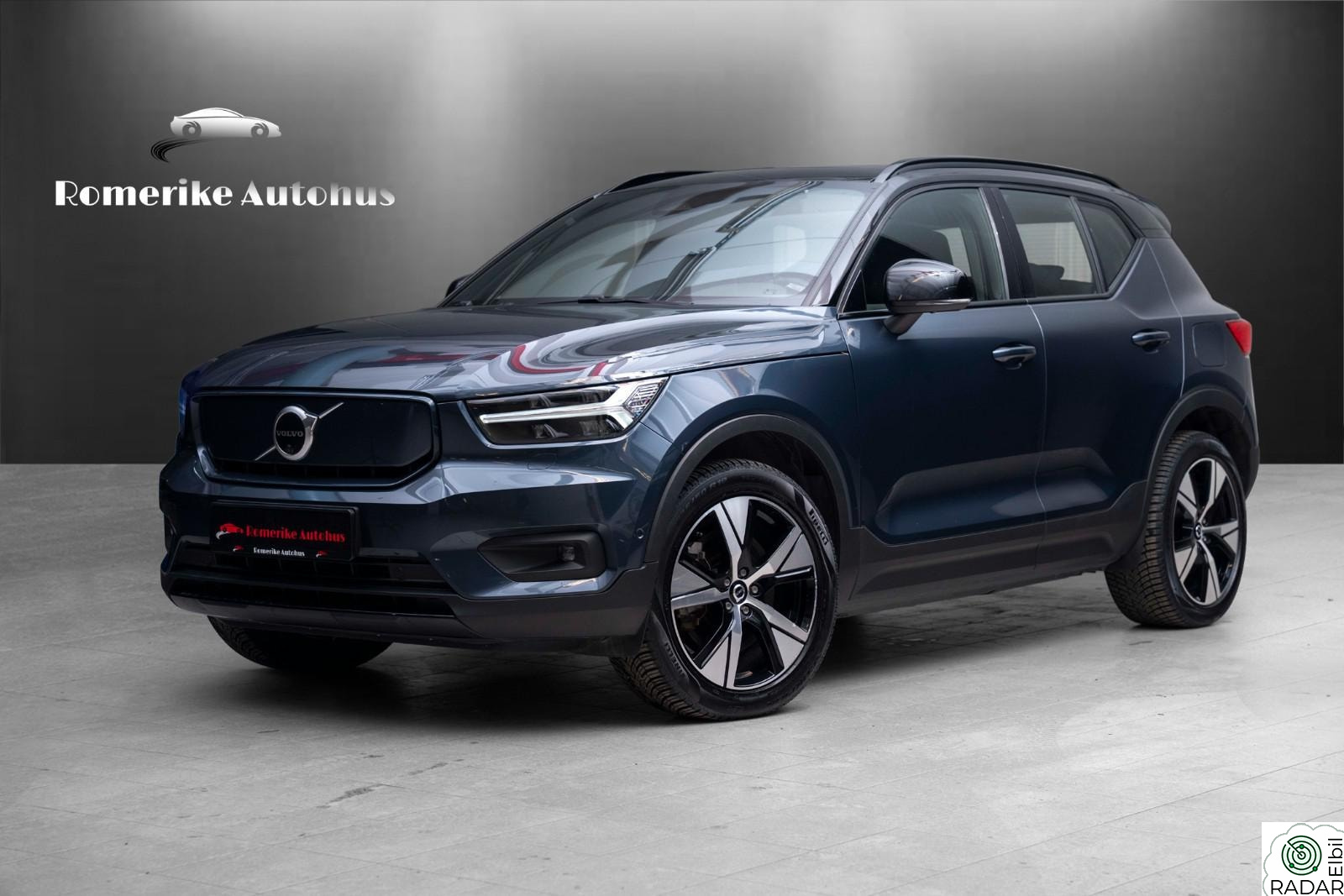 VOLVO XC40 AWD Recharge TWIN PRO // Panorama, 360kam, Harman, ACC+