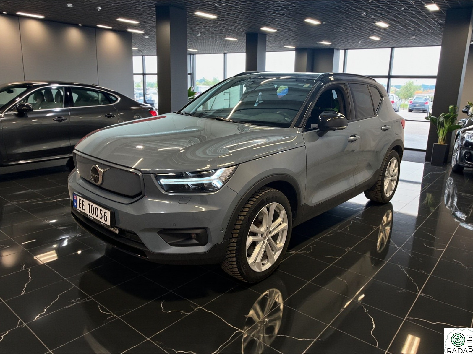 VOLVO XC40 RECHARGE P8 AWD+ACC++KROK+SKINN+PANORAMA+HK