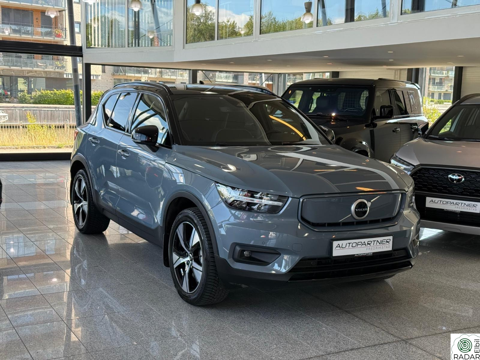 VOLVO XC40 Recharge, Adaptive cruise, Keyless, Hengerfeste++