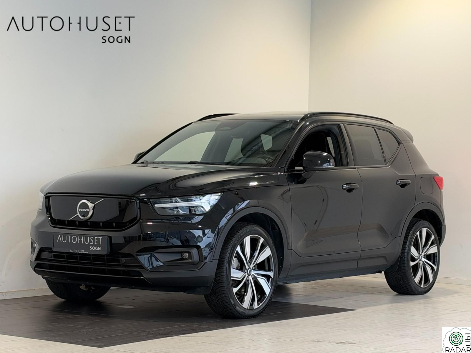VOLVO XC40 PRO-TOPPUSTYRT-PANORAMA-360KAM-HARMAN/KARD-EL.SETER