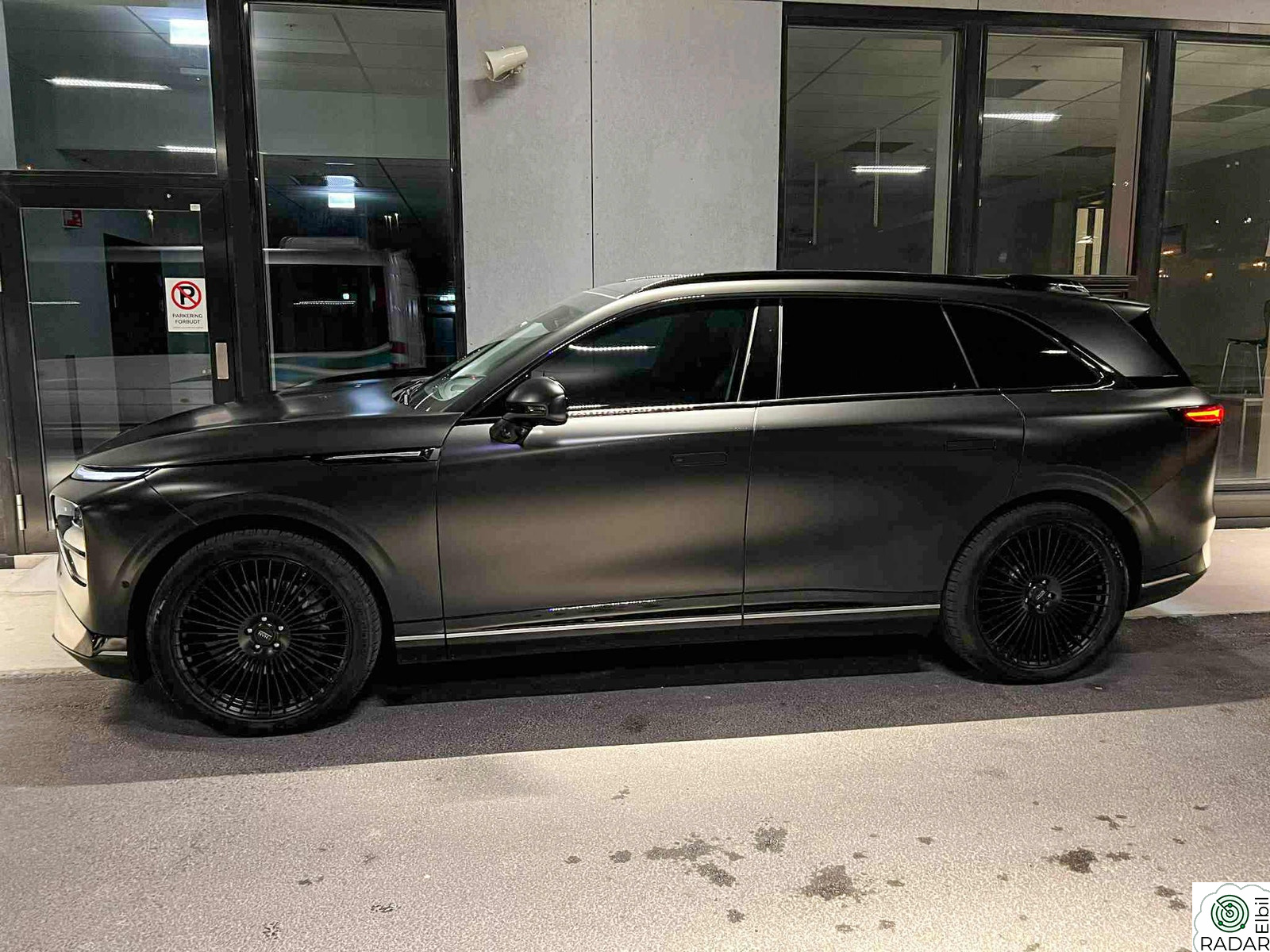 XPENG G9 LR 4WD Performance  /Black Sateng Folie/22" Felger