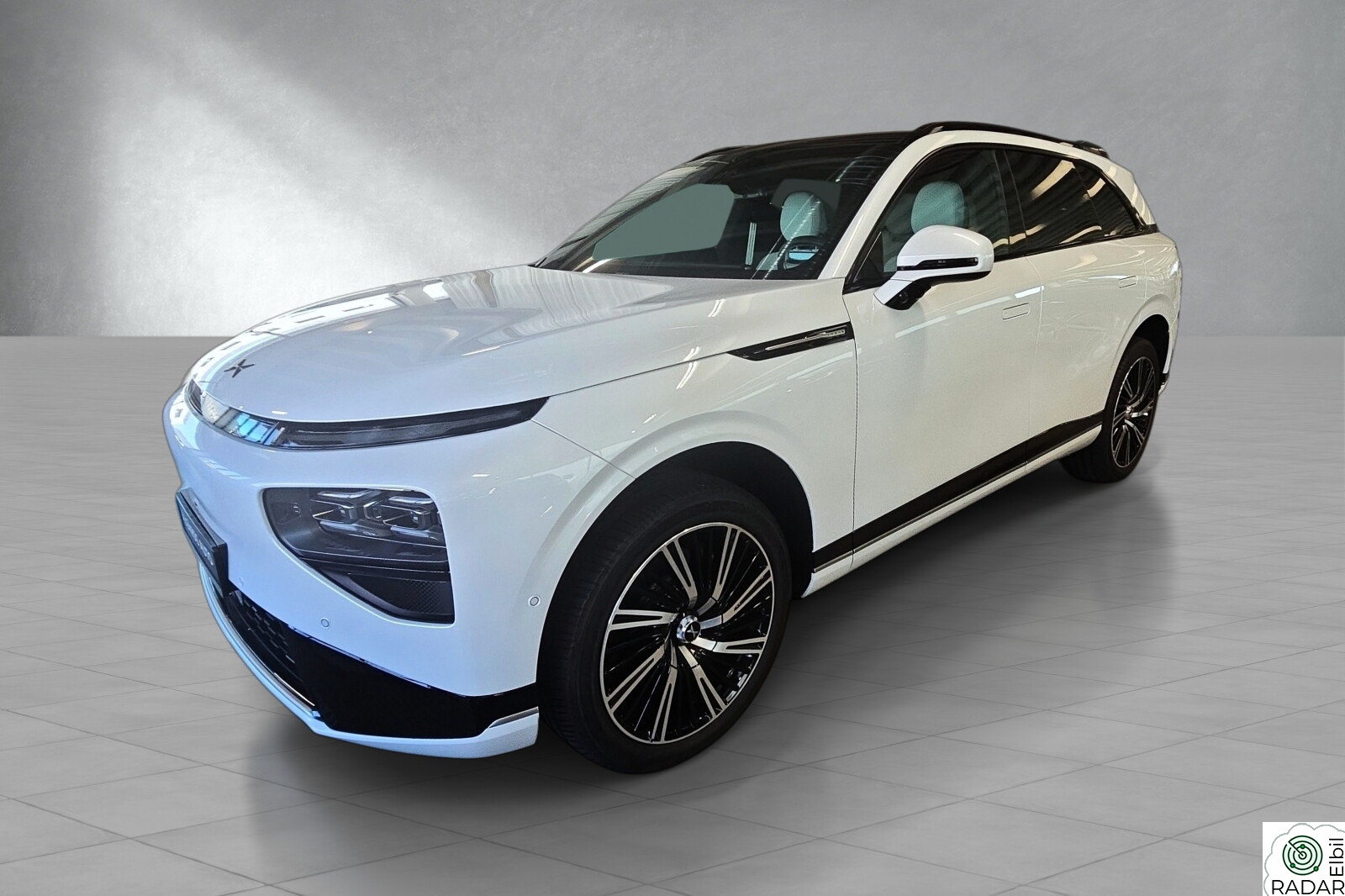 XPENG G9 LR 4WD Performance FACELIFT - PREMIUM PACK-KROK