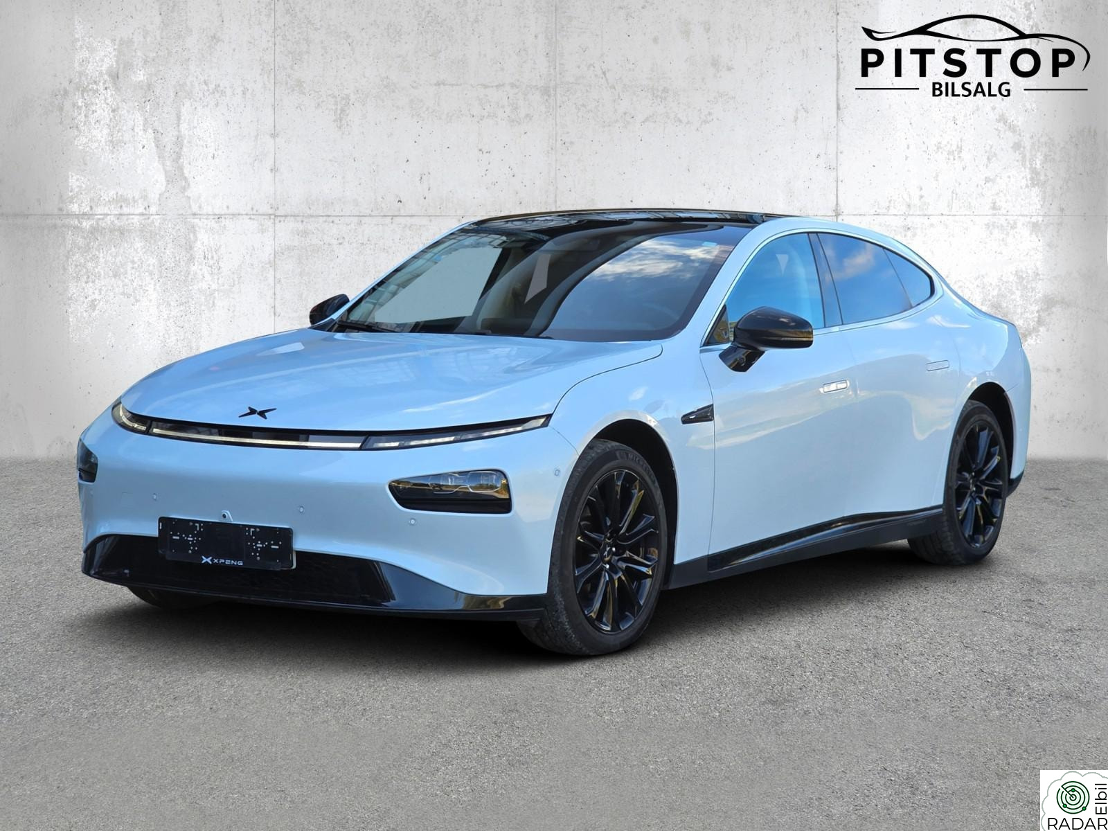 XPENG P7 AWD High Performance X-Pilot Dynaudio Panorama Skinn