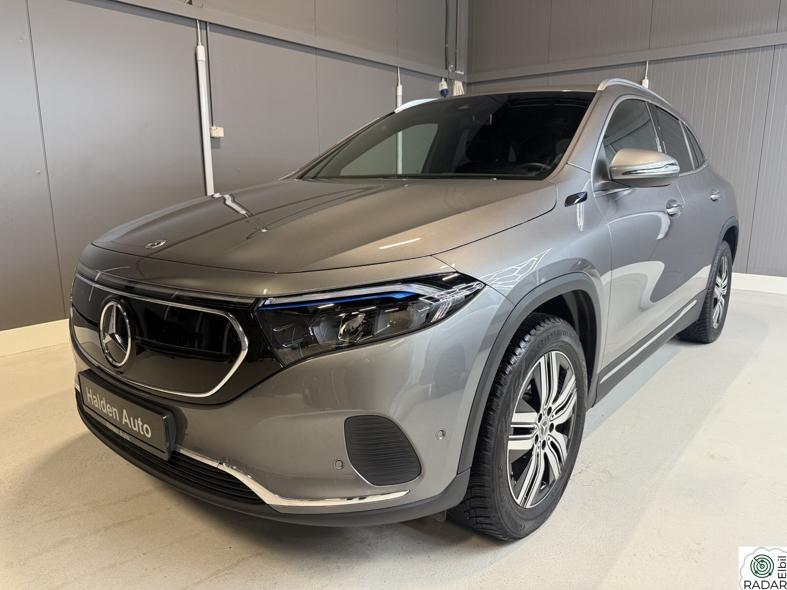 MERCEDES-BENZ EQA 250 250 /Skinn/ Krok/ Keyless/ Advanced+++