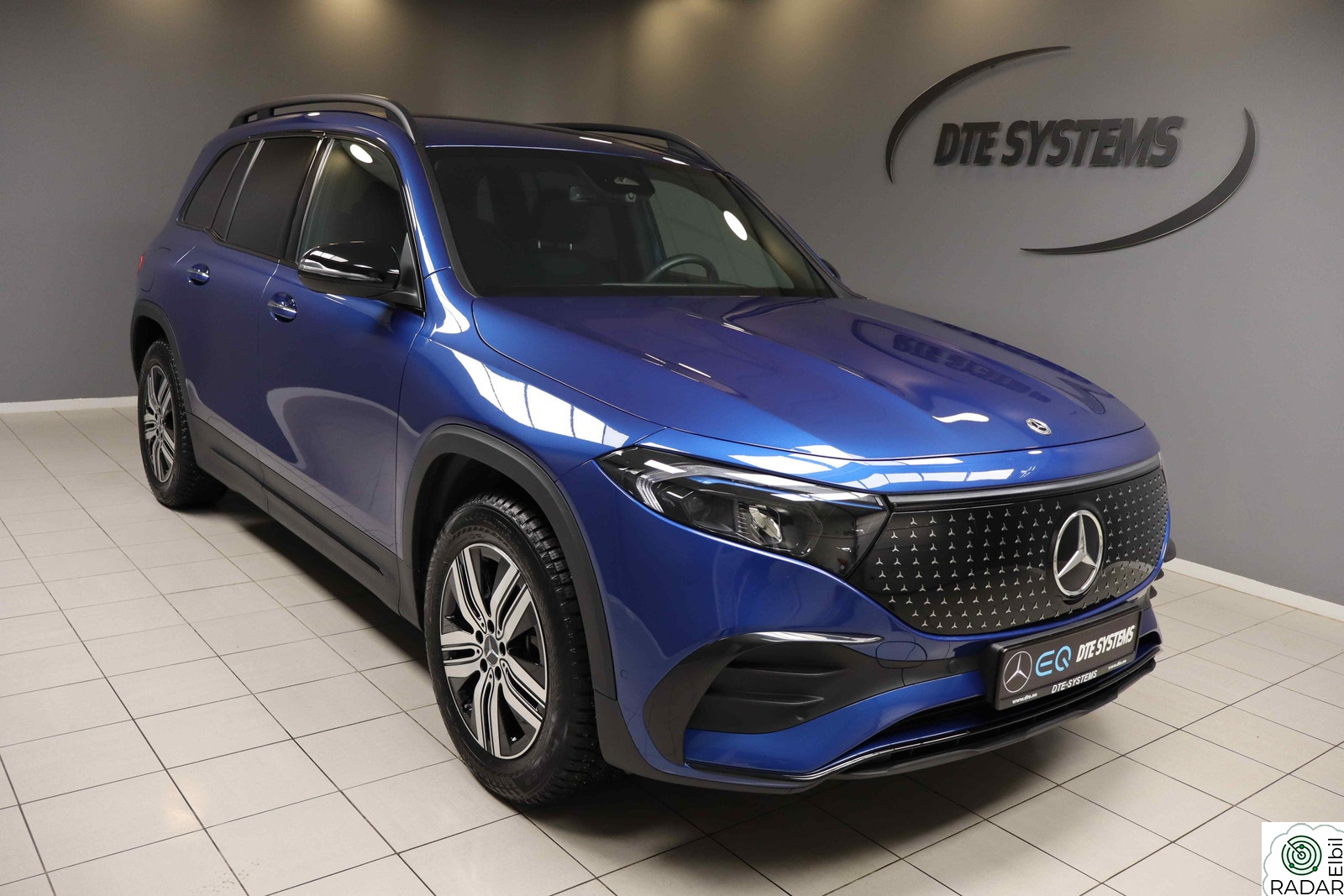 MERCEDES-BENZ EQB 300 4MATIC 300 4M AMG 7-seter Distronic Nattpakke Memory Rattvarme