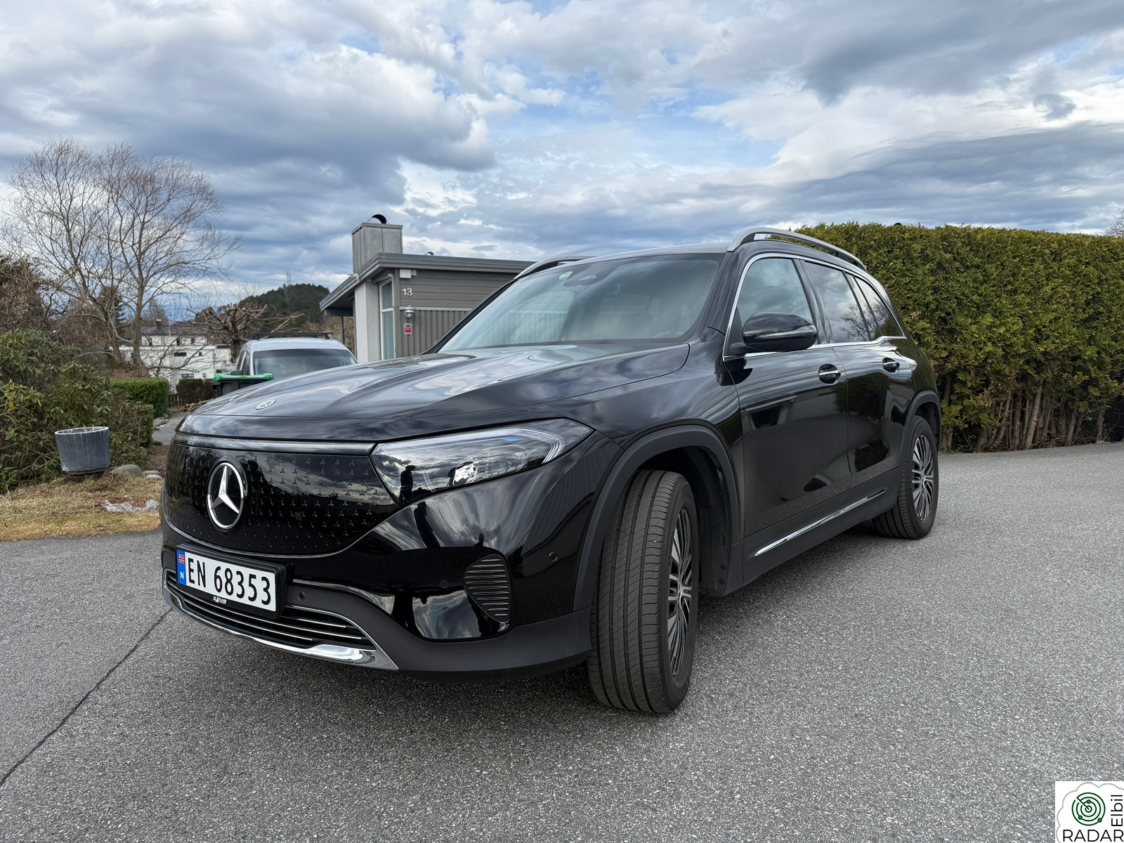 MERCEDES-BENZ EQB 300 4MATIC 300 4MATIC Special Edition 5-s (K)