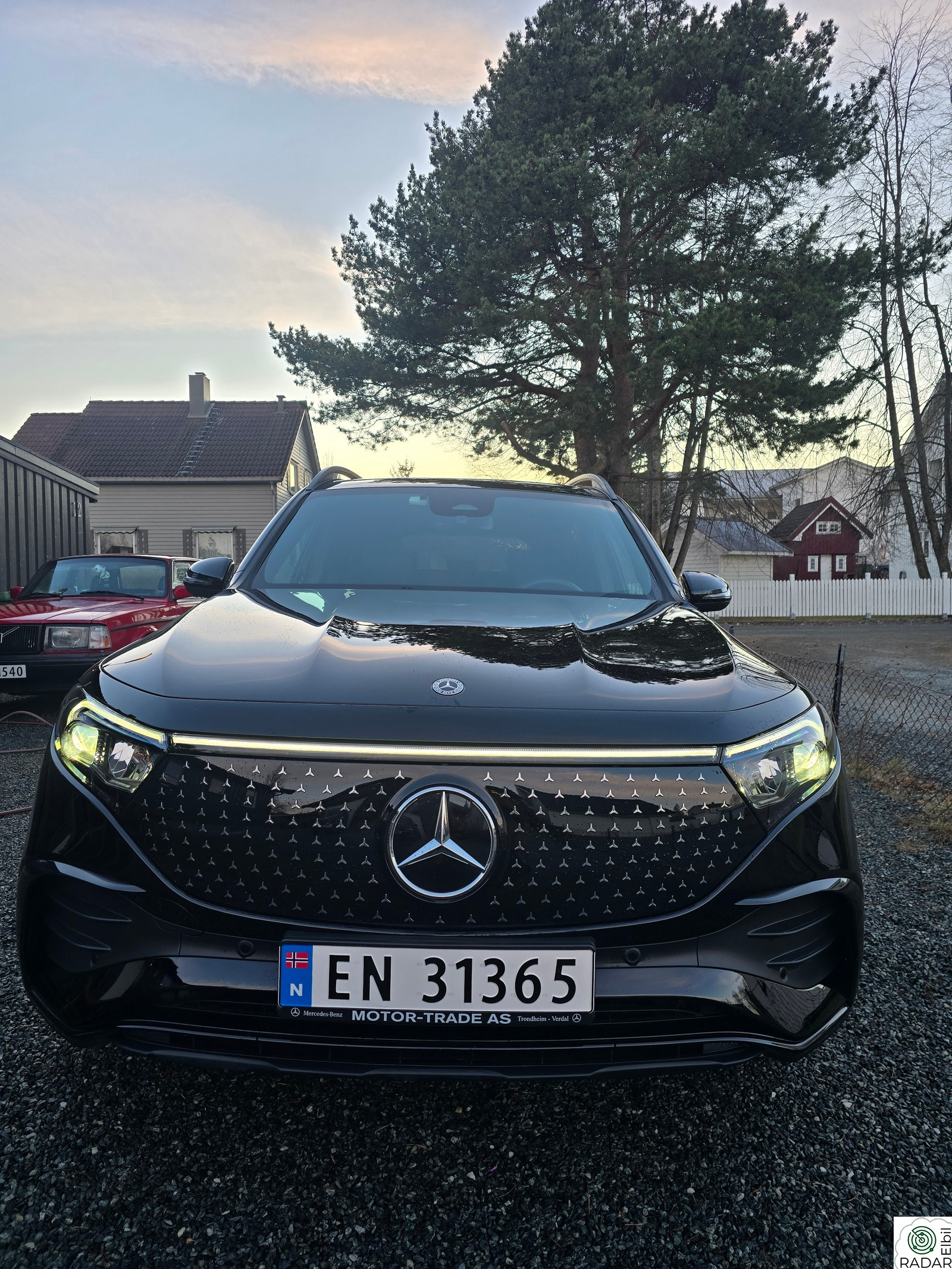MERCEDES-BENZ EQB 300 4MATIC 300 4MATIC Special Edition AMG 5-s (K)