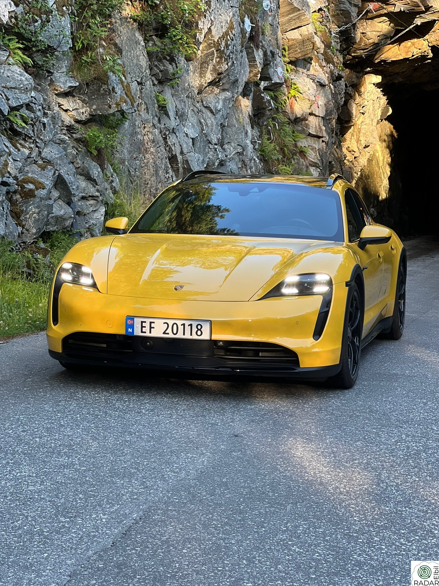 PORSCHE Taycan 4S 4S|HUD|SportChrono|Burmester|Paint-to-Sample|PRSE