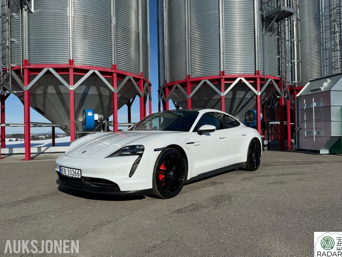 PORSCHE Taycan 4S PORSCHE TAYCAN 4S / NYLIG EU / GODT UTSTYRT / LED MATRI
