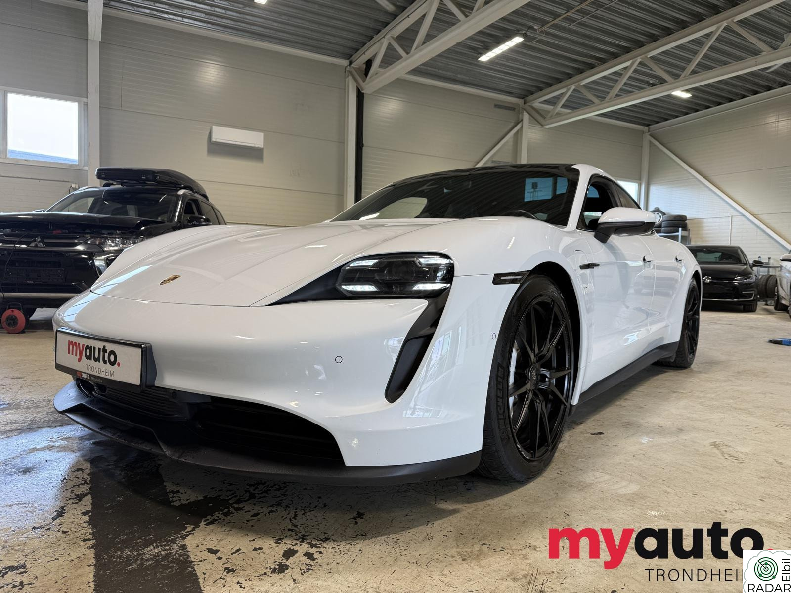 PORSCHE Taycan 4S 571Hk/Bose/Matrix/Skinn/Panorana/Acc/R-Kamera ++