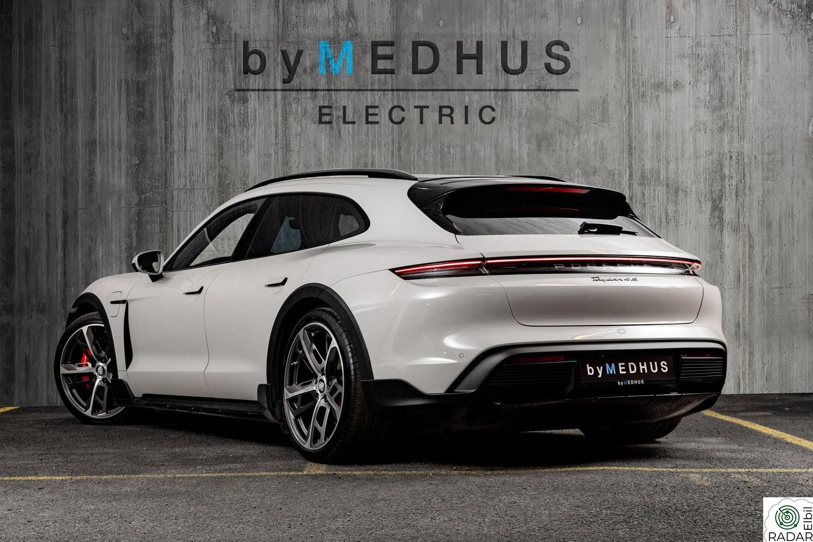PORSCHE Taycan 4S 4S 571HK R-Axle,21",PDCC, Matrix, HUD, 360, ACC, Pano,+