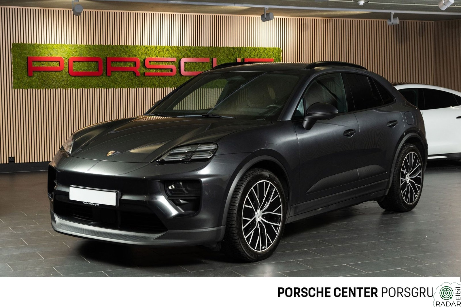 PORSCHE Macan 4 4/Head-up/Passasjerskjerm/360/Matrix/Krok/18-veis++