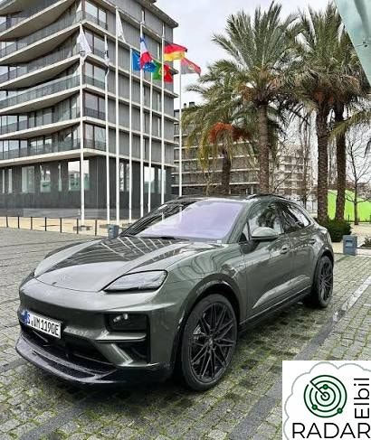 PORSCHE Macan 4 4