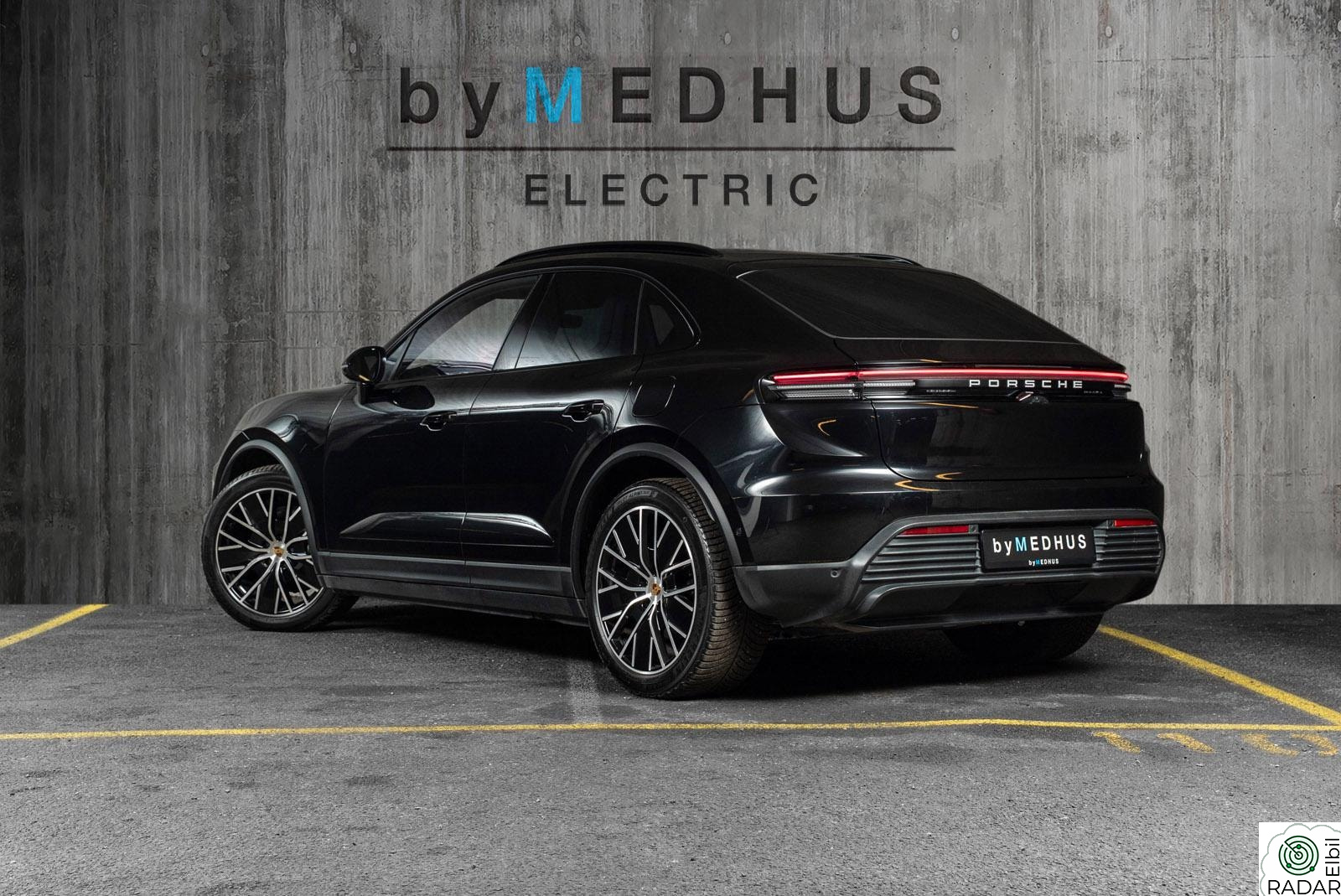 PORSCHE Macan 4 4 22"+21", HUD, R-Axle, 18-v, Matrix, Krok, Luft, ACC +