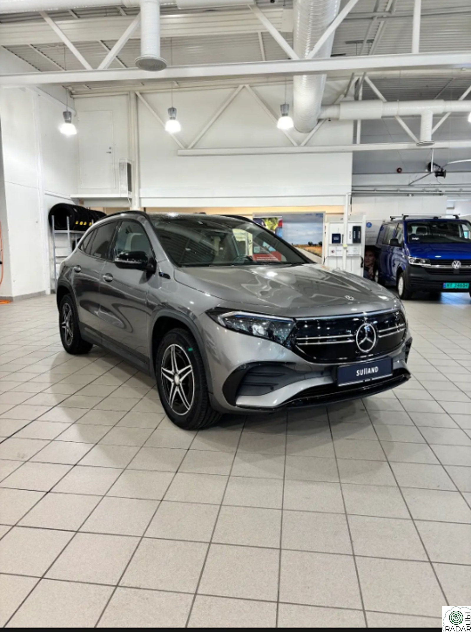 MERCEDES-BENZ EQA 300 4MATIC | AMG-Line | 4x4 | Panorama tak
