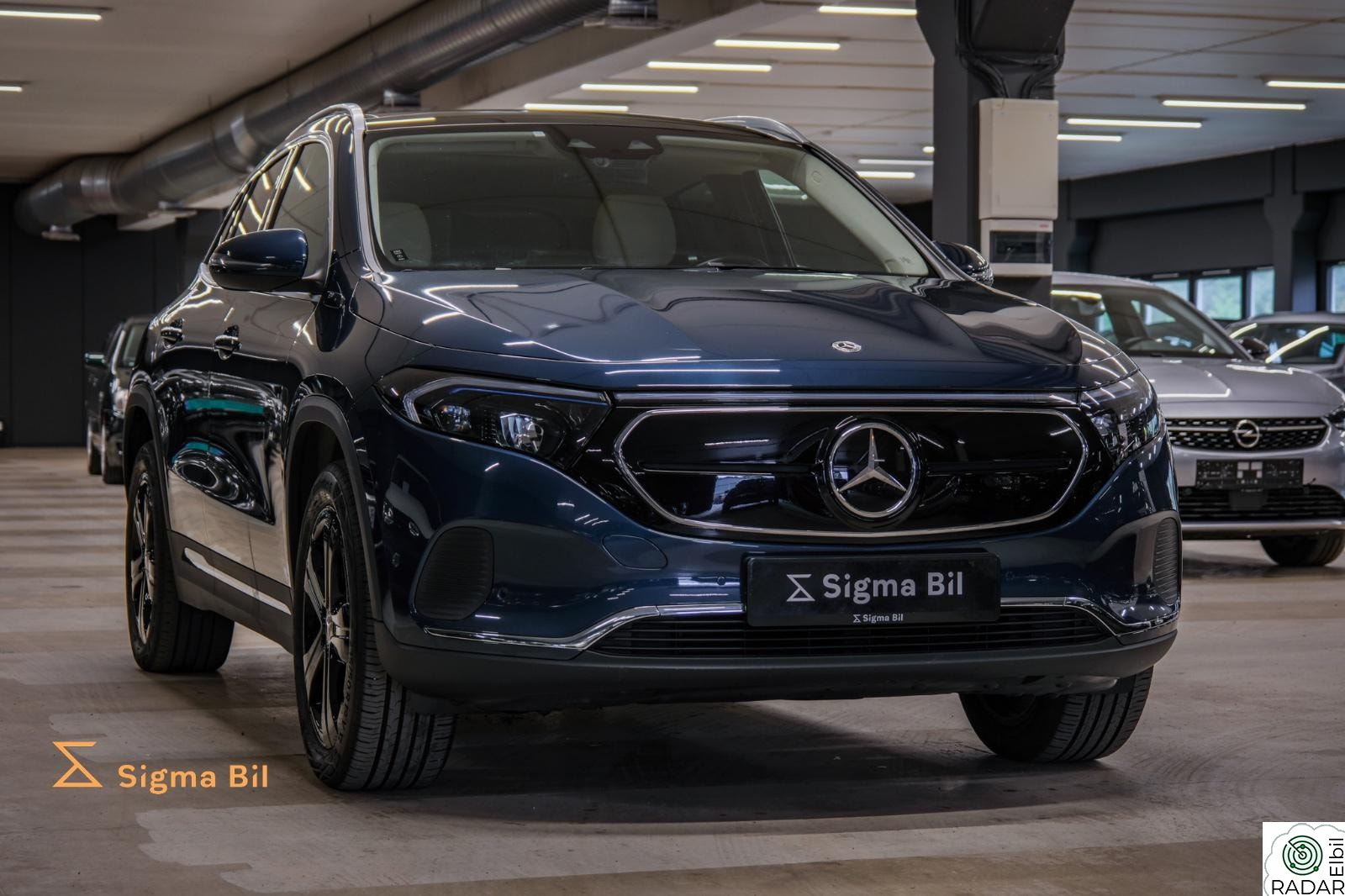 MERCEDES-BENZ EQA 300 4MATIC 4MATIC 228HK 415WLTP ACC Krok DAB Pano CarPlay EU05/28
