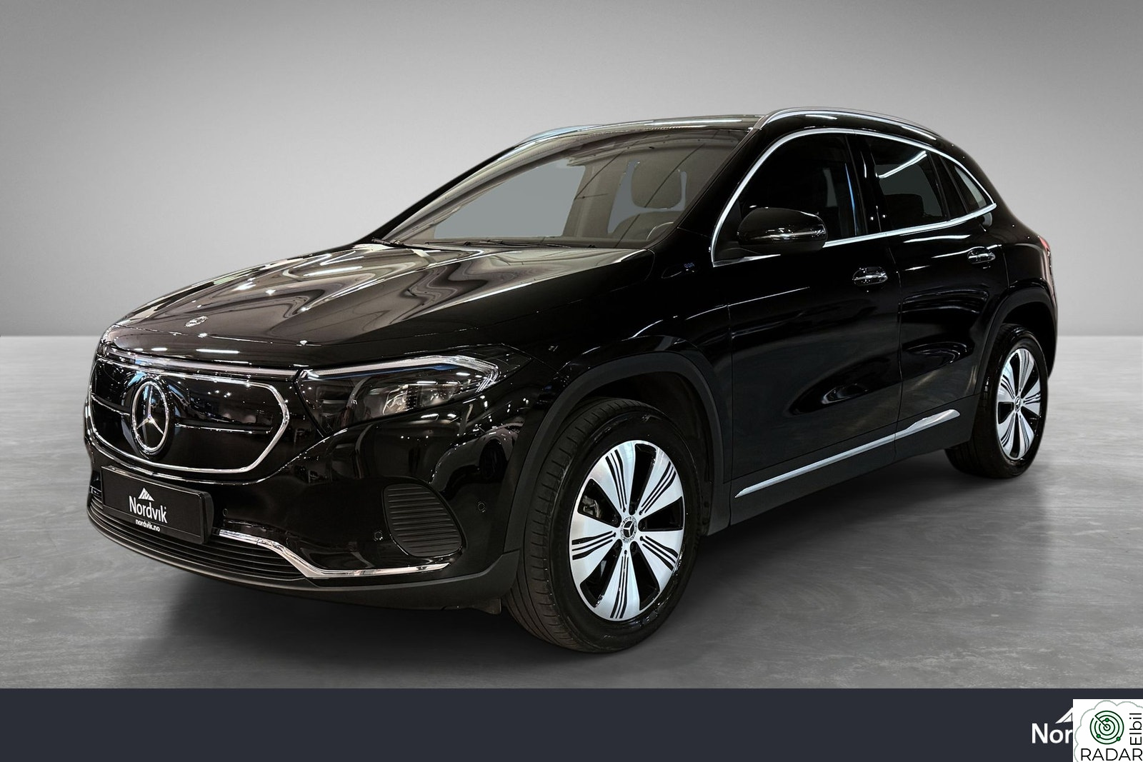 MERCEDES-BENZ EQA 300 4MATIC 228 hk/Kjøreassistentpakke/El. seter/Krok/Velholdt!