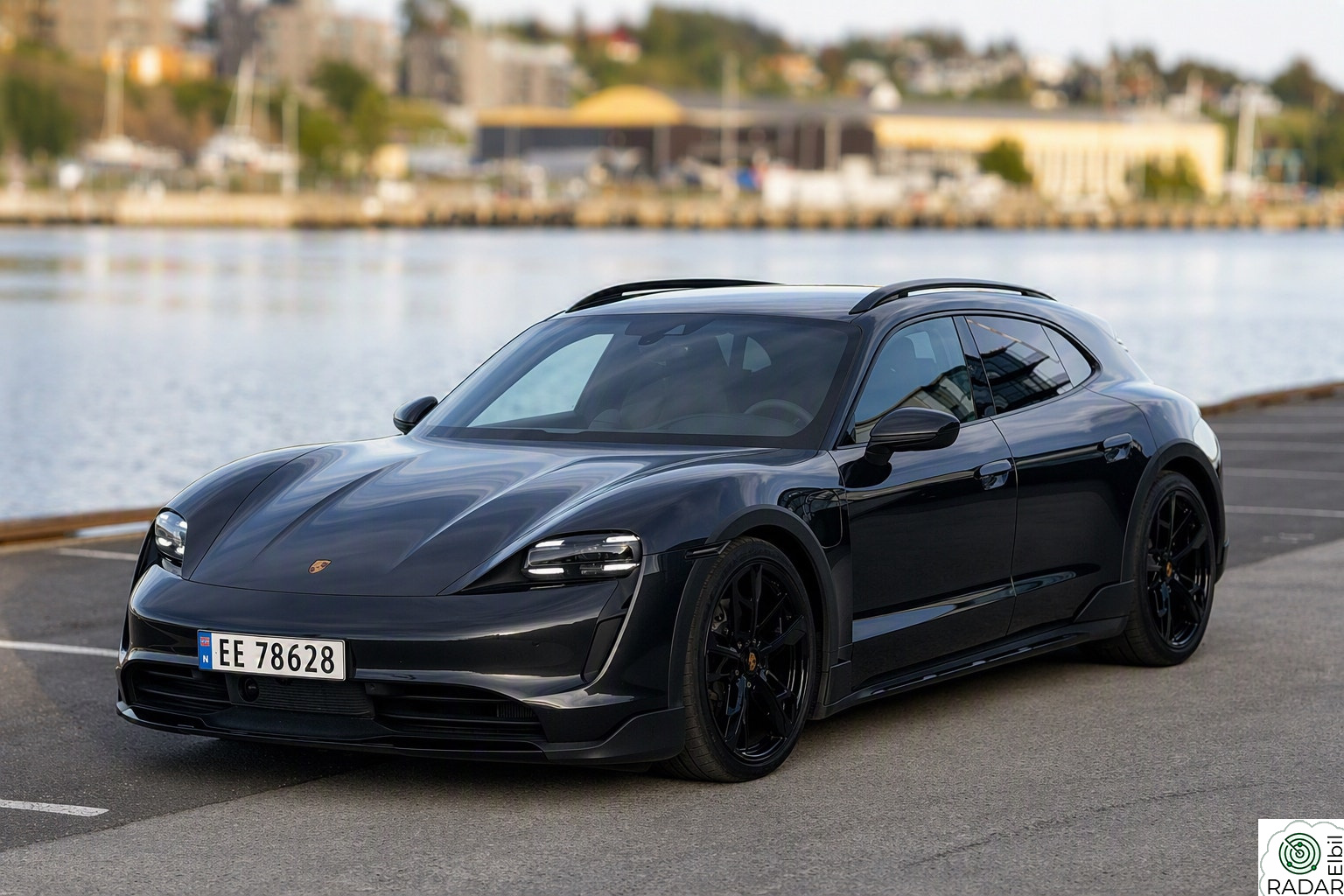 PORSCHE Taycan 4 CT4 | ACC | Fullskinn | 18v | Offroad | Headup | Bose