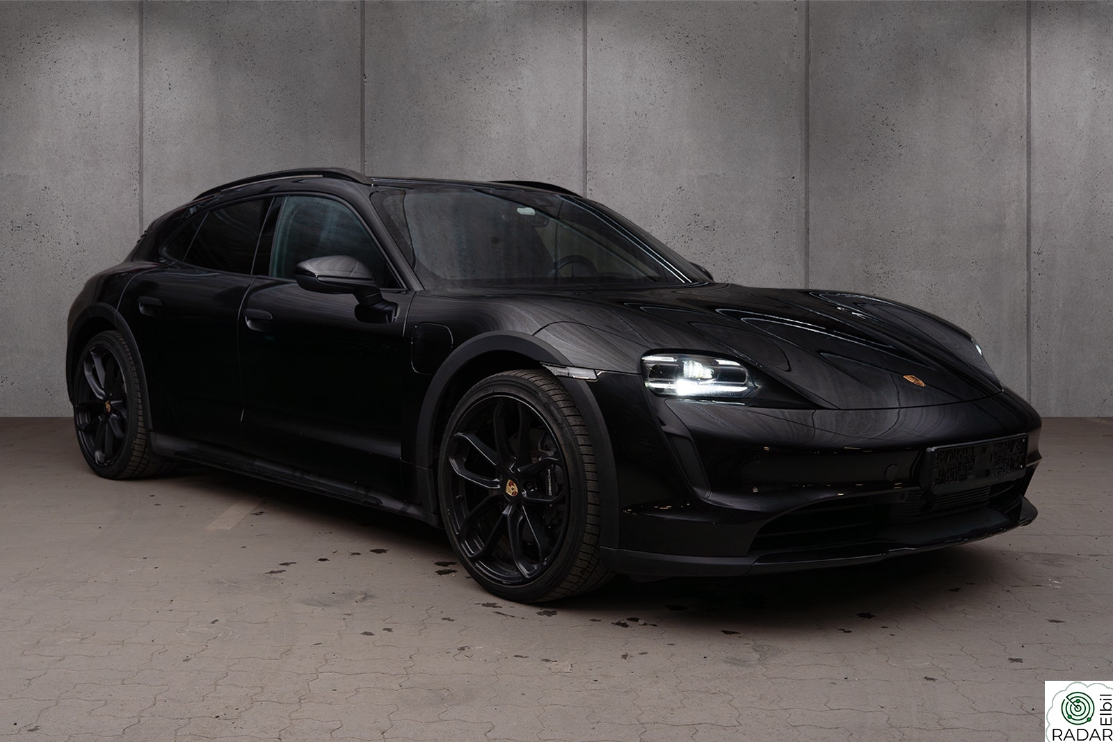 PORSCHE Taycan 4