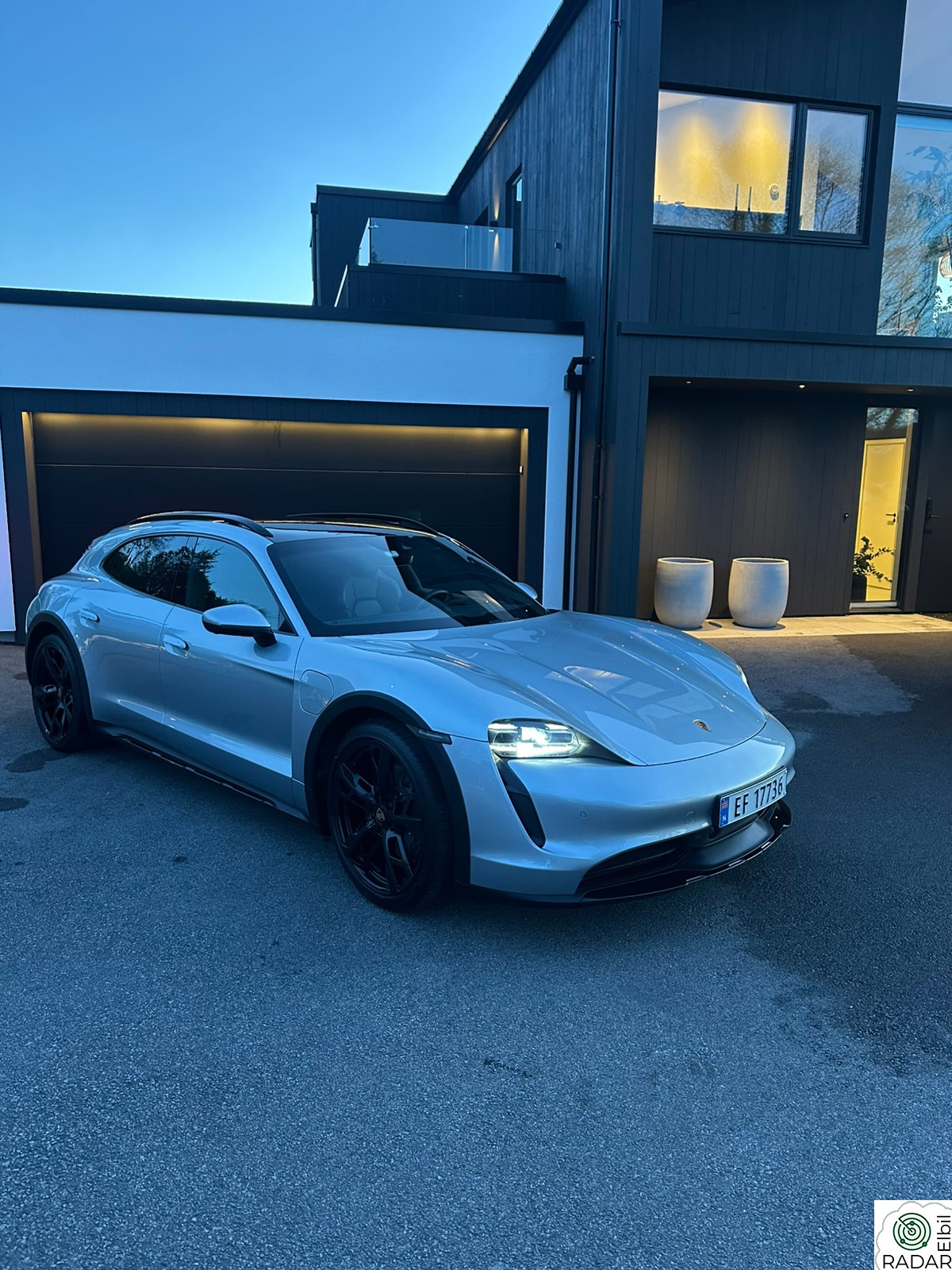 PORSCHE Taycan 4 4 Glasstak | Sport Chrono | 360-kamera | Utstyr+