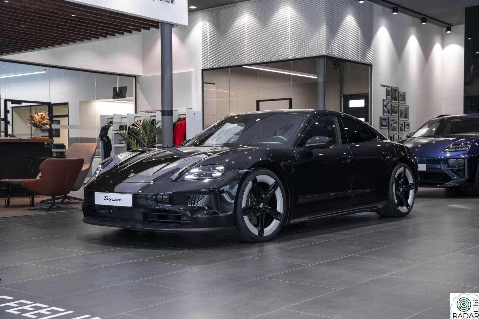 PORSCHE Taycan 4 4WD 435hk|Chrono|BOSE|18-veis|HD-Matrix|PBP|Pano+++