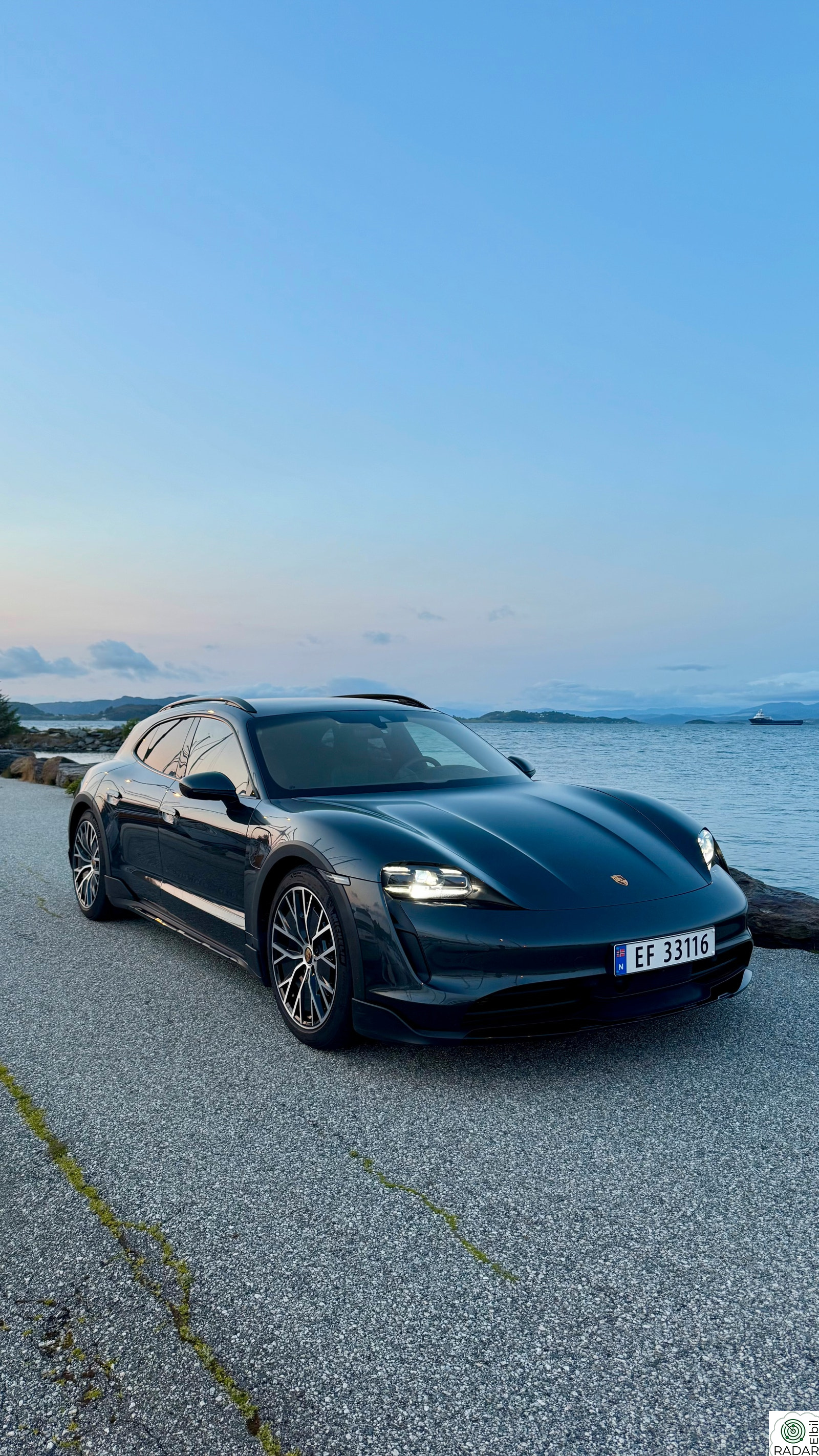 PORSCHE Taycan 4 4 / HUD / PANO / SPORT CHRONO / LUFTFJÆRING / 476HK++