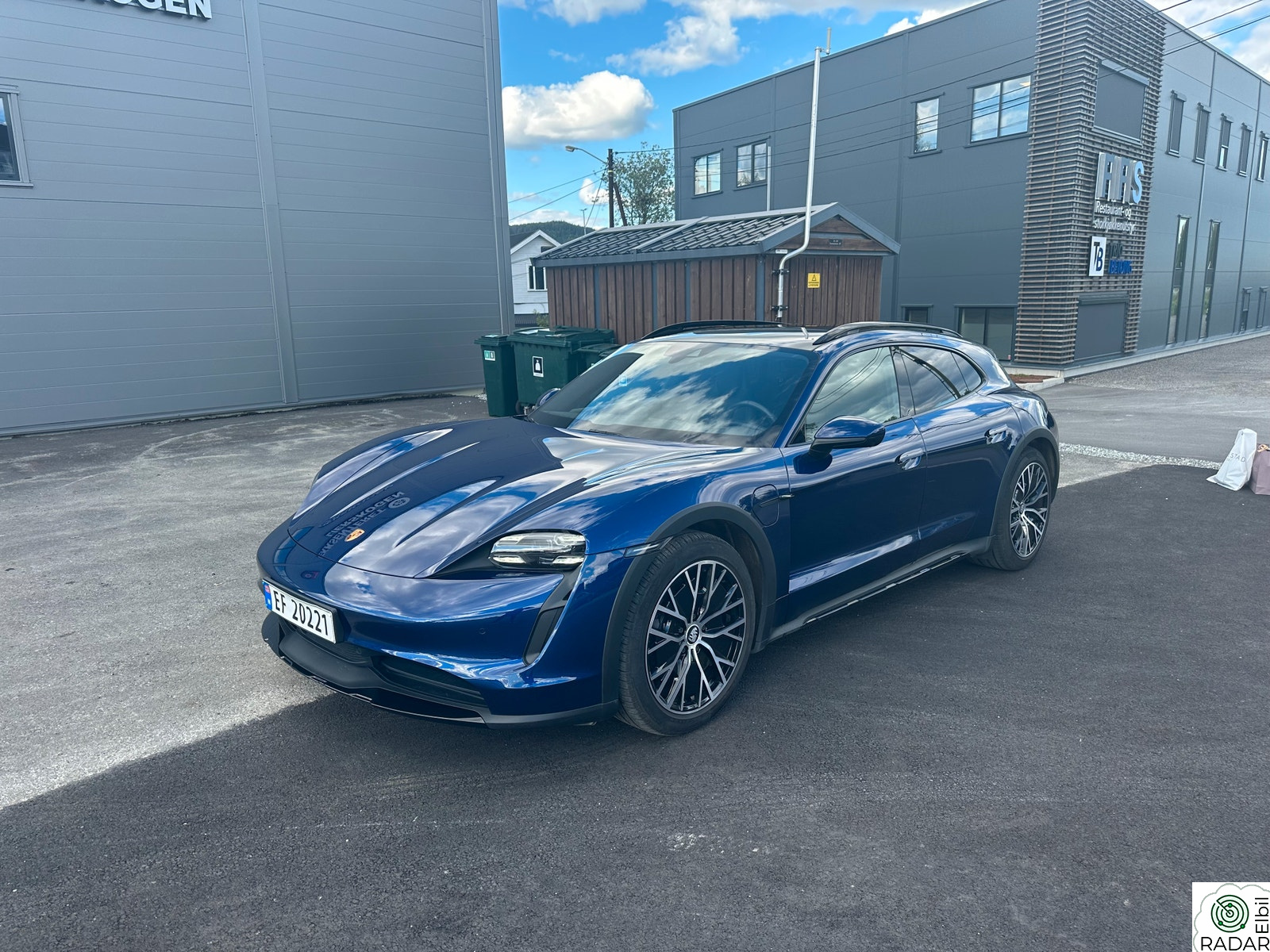 PORSCHE Taycan 4 4 m/ACC/20"Alu/18Veis/Panorama/SportChrono