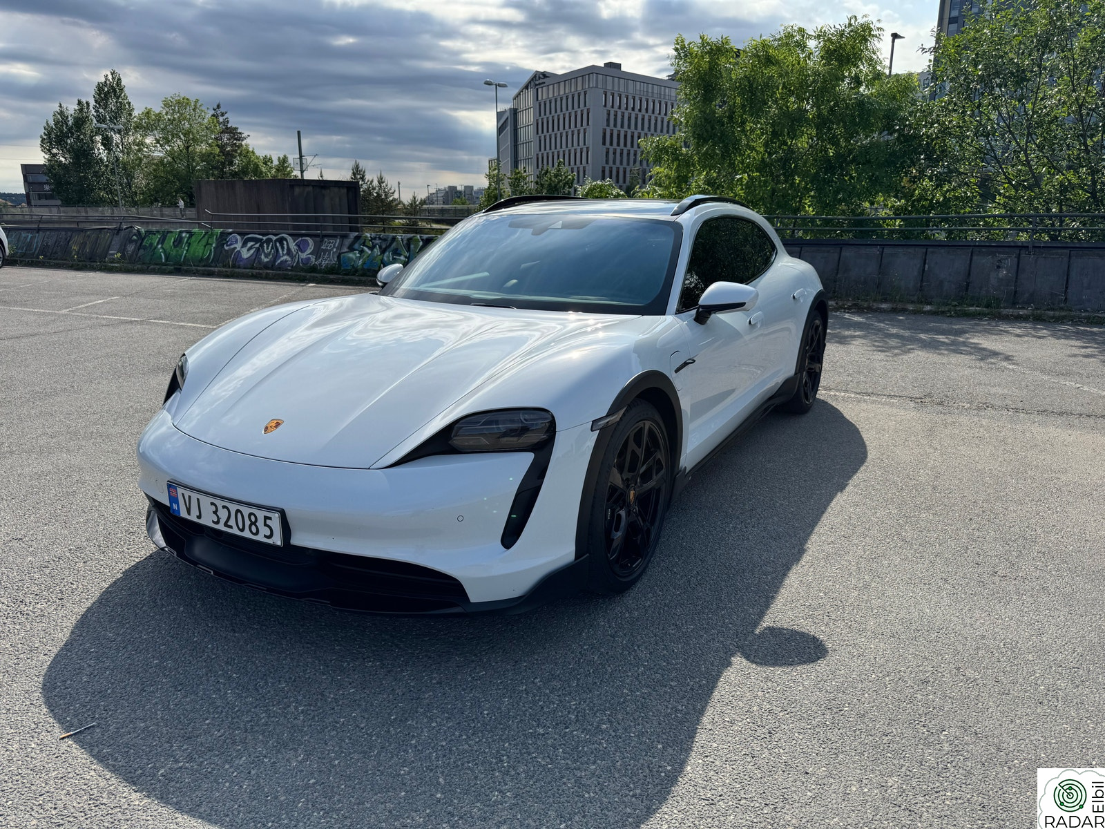 PORSCHE Taycan 4 4 - 18-VEIS/ACC/S.CHRONO/LED/LUFT/MATRIX/S+V